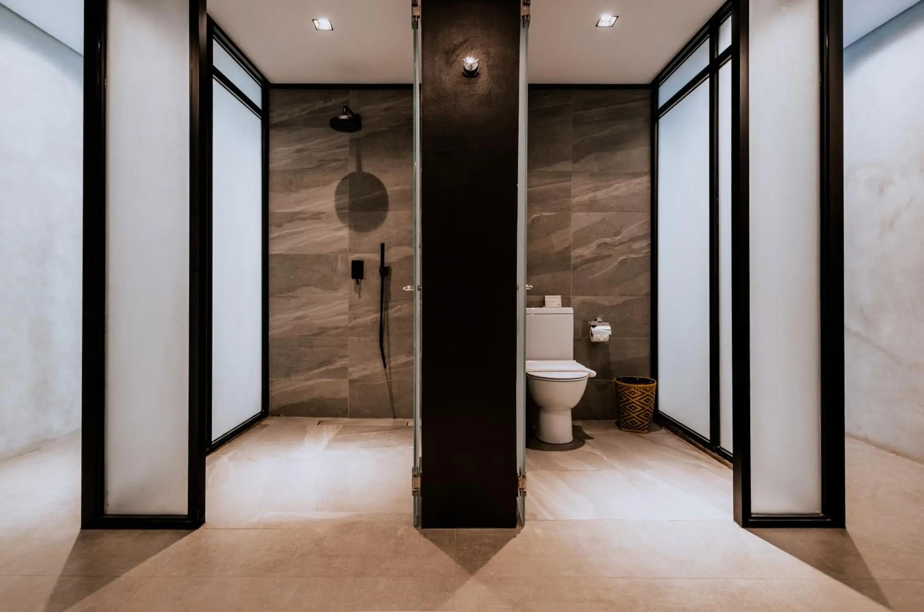 The Funny Lion - Coron The Funny Lion - Coron