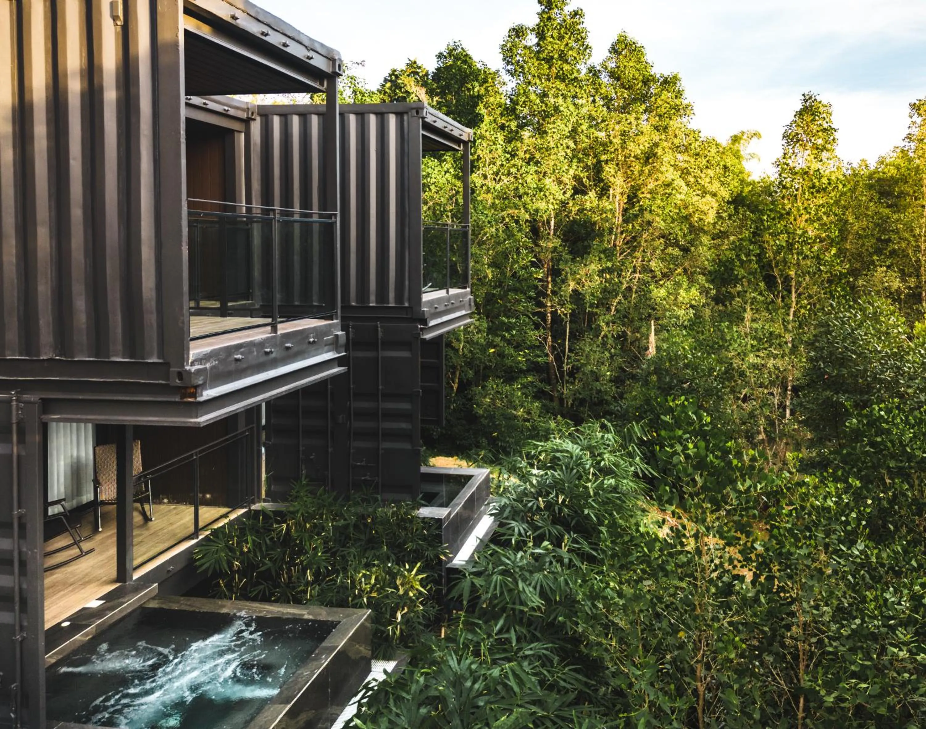 The Funny Lion - Coron