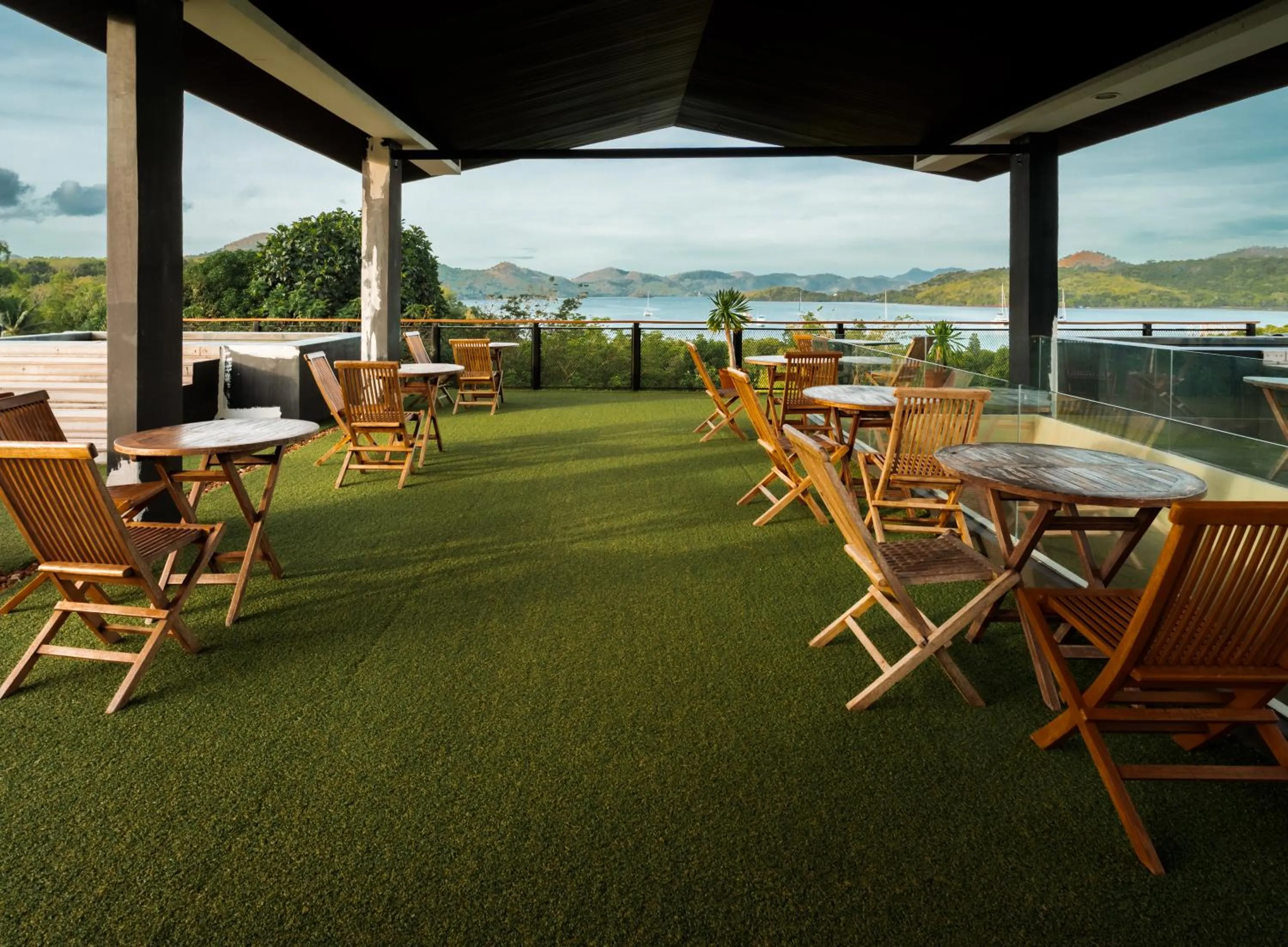 The Funny Lion - Coron