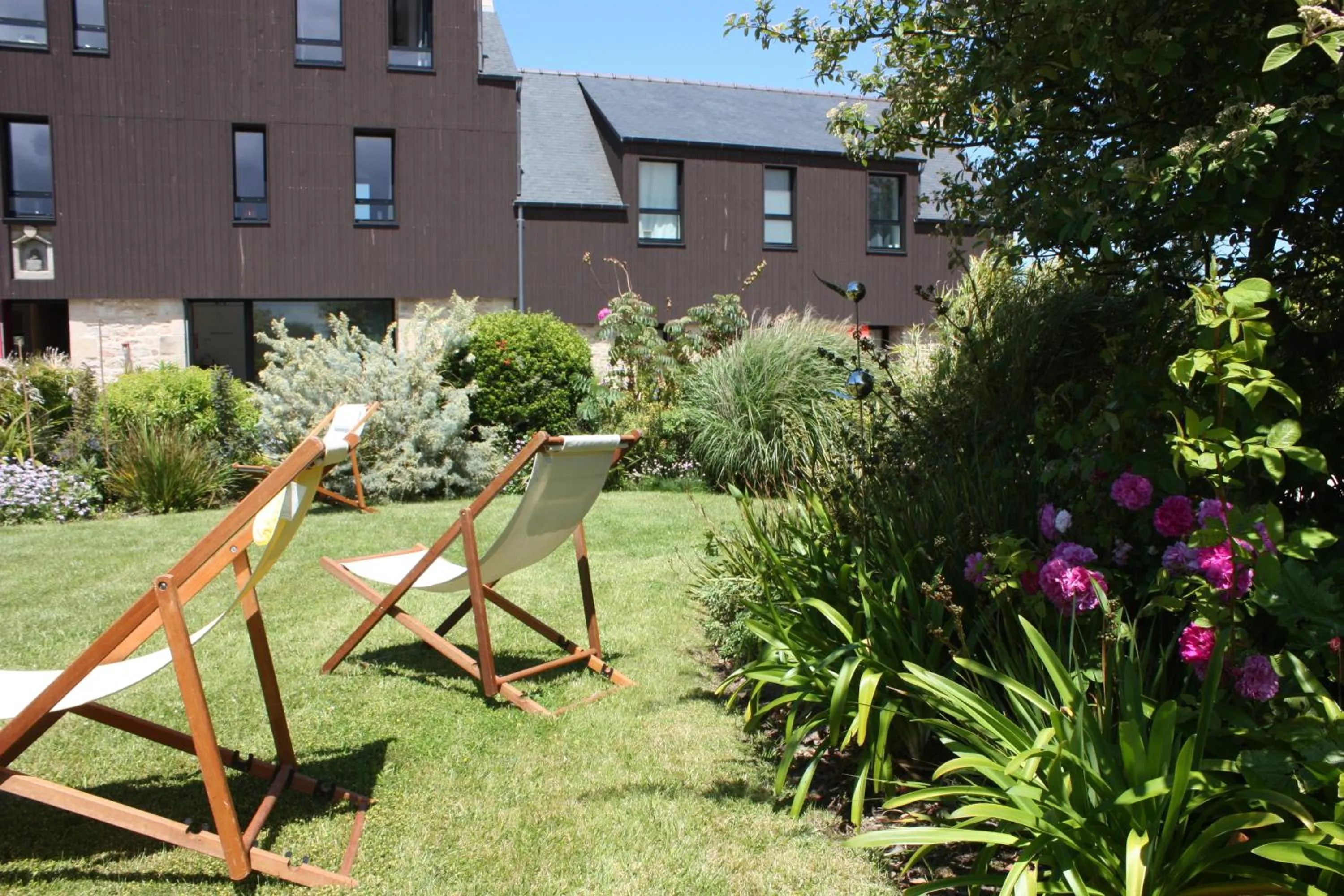 Garden in Les Chambres d'hôtes de Kérasquer