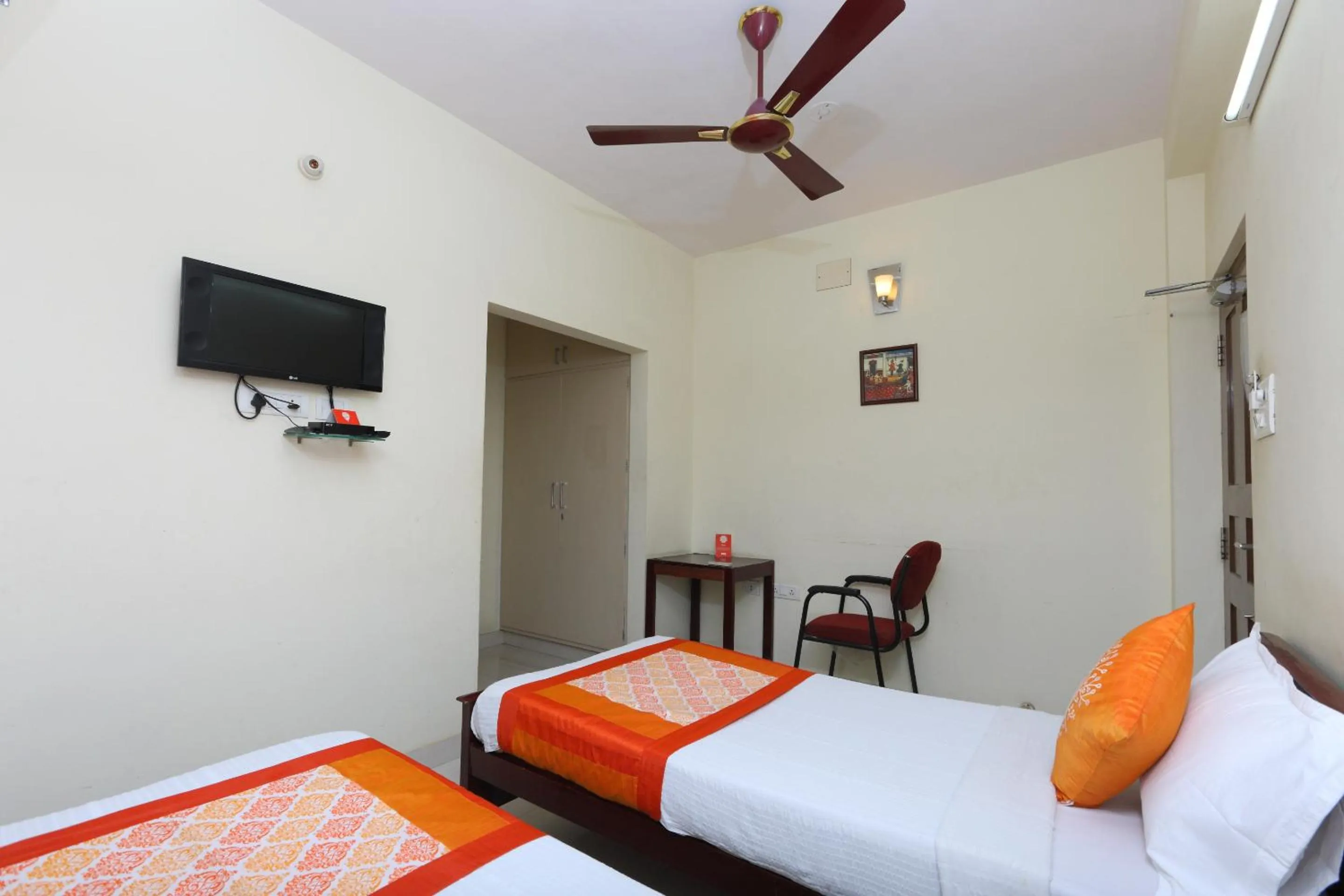 Bed in Super Hotel O Kings Court Near Rela Balaji Hospital