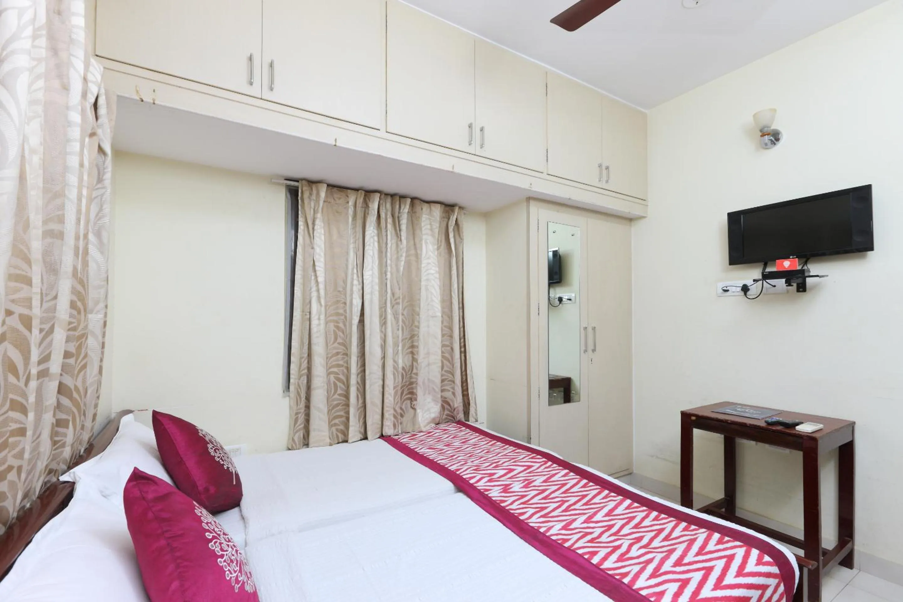 Bed in Super Hotel O Kings Court Near Rela Balaji Hospital