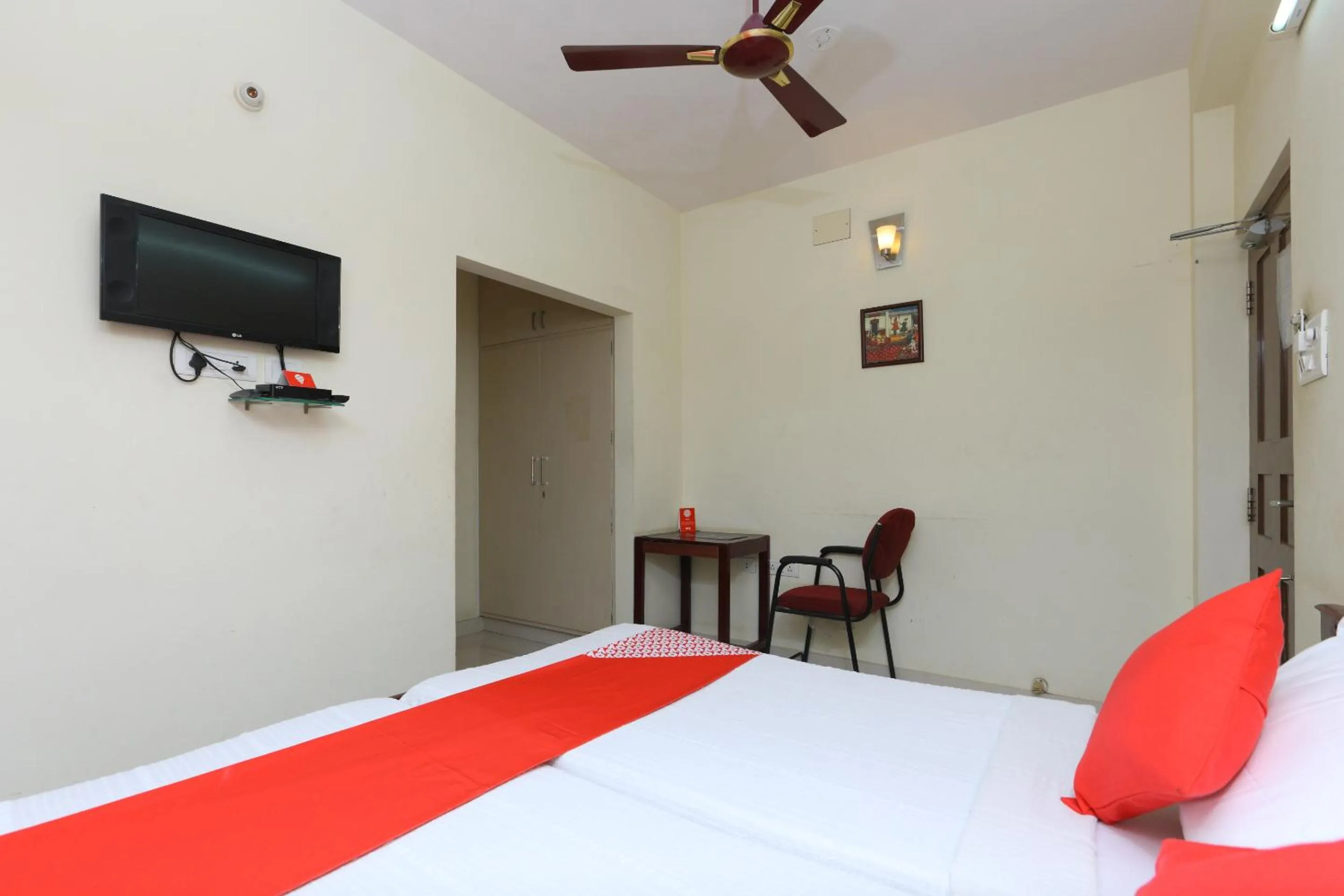 Bedroom, Bed in Super Hotel O Kings Court Near Rela Balaji Hospital