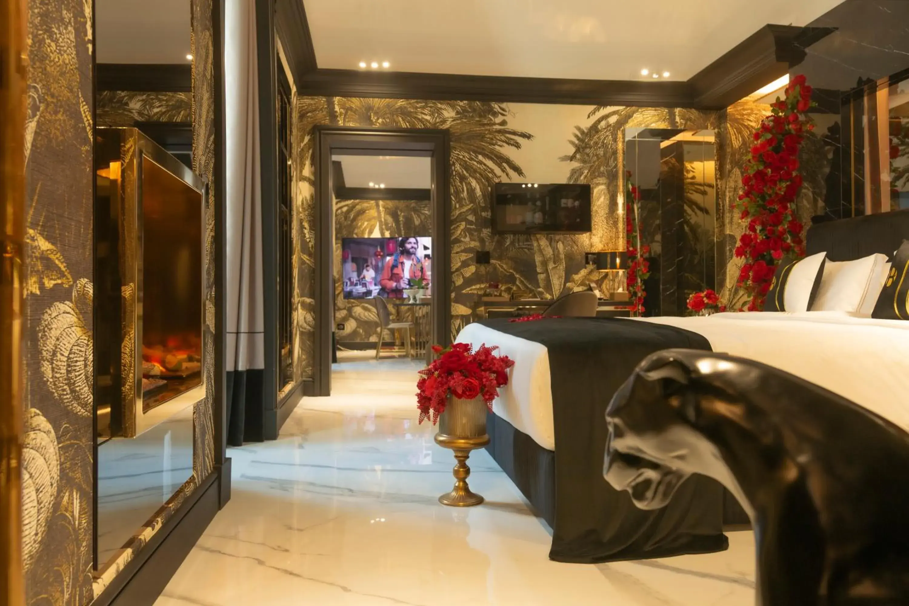 TV and multimedia, Bed in Bra Hotel TV and multimedia, Bed in Bra Hotel