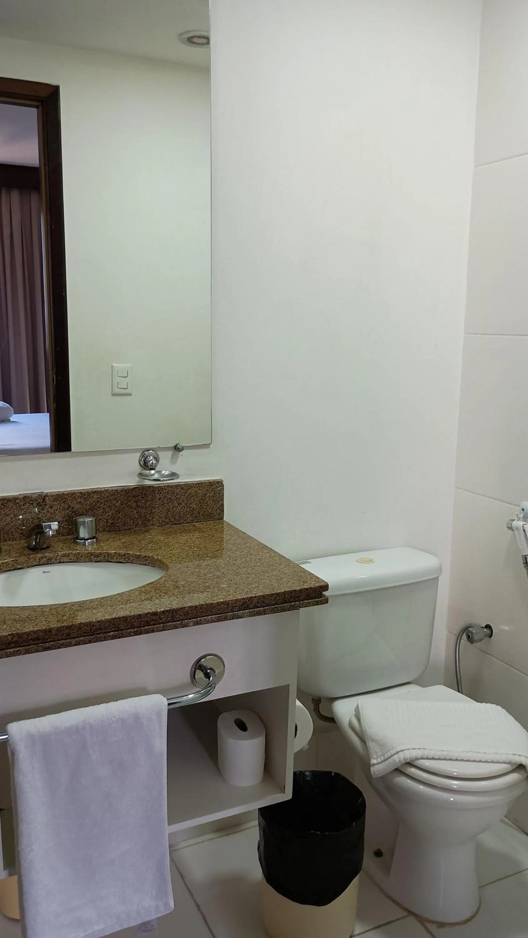 Toilet in Get a Flat 1303 - Aconchegante - Jardins