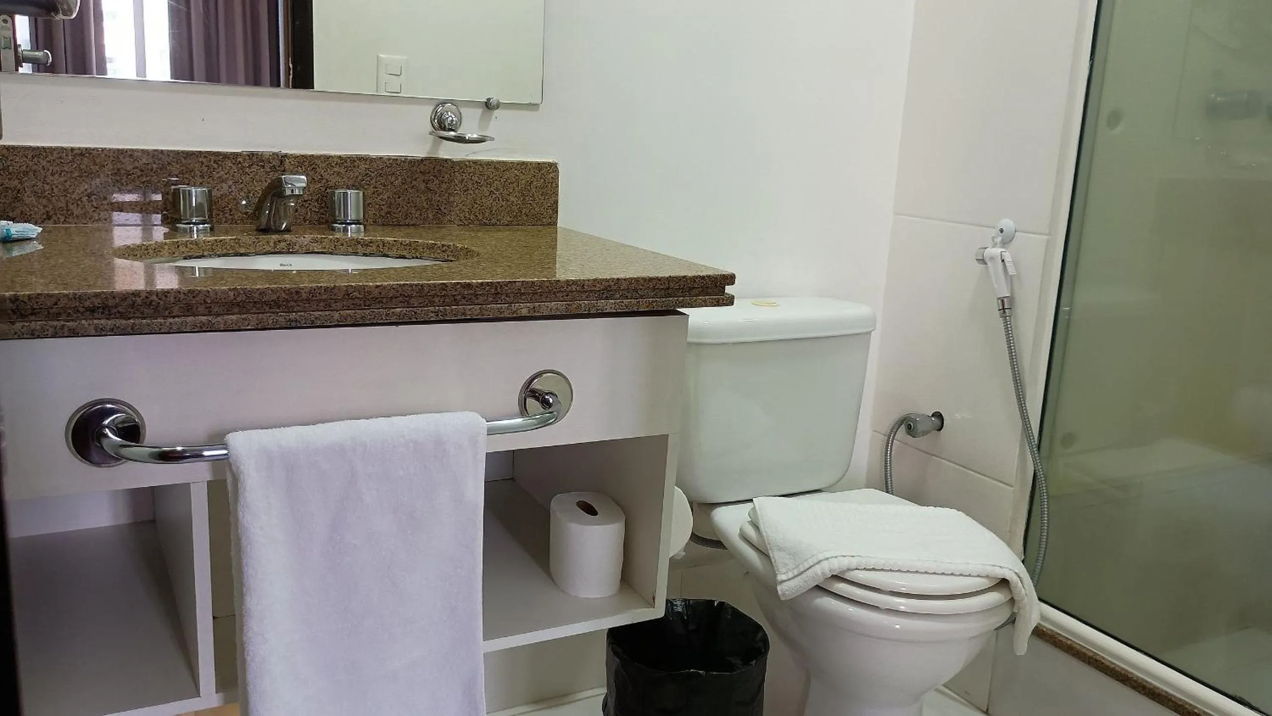 Toilet in Get a Flat 1303 - Aconchegante - Jardins