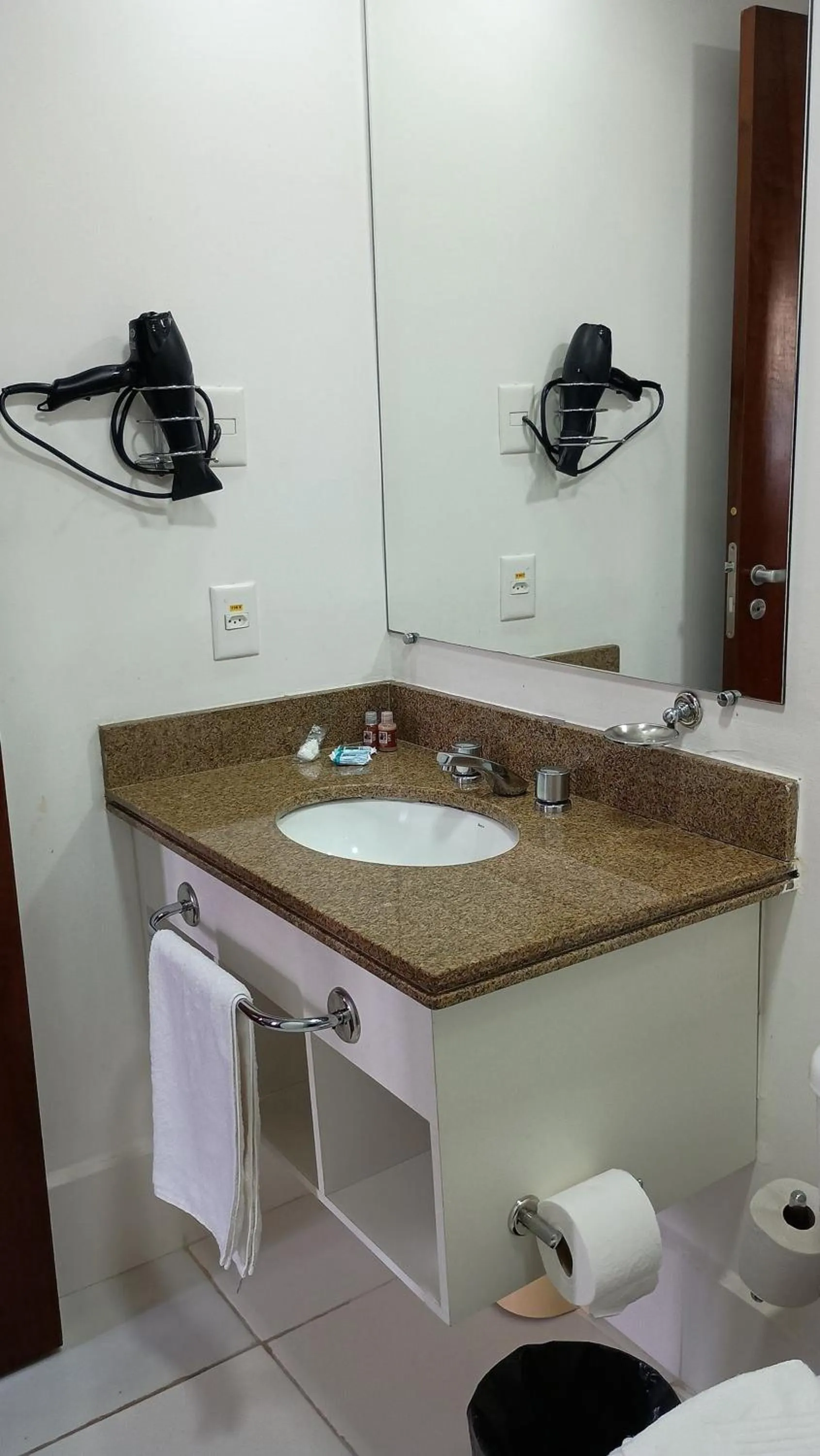 Toilet in Get a Flat 1303 - Aconchegante - Jardins