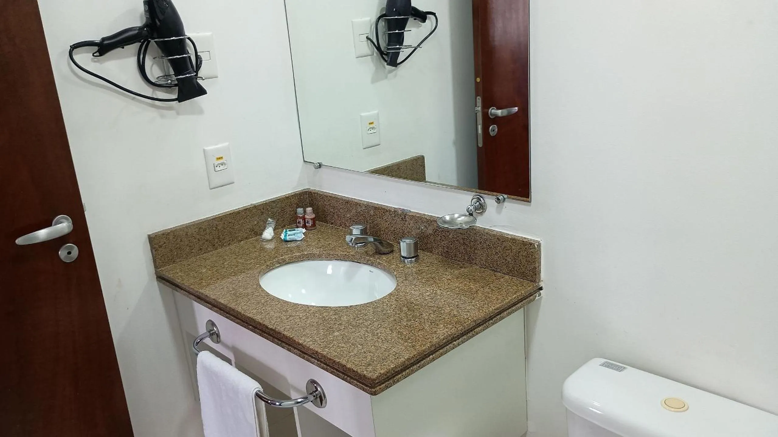 Toilet in Get a Flat 1303 - Aconchegante - Jardins