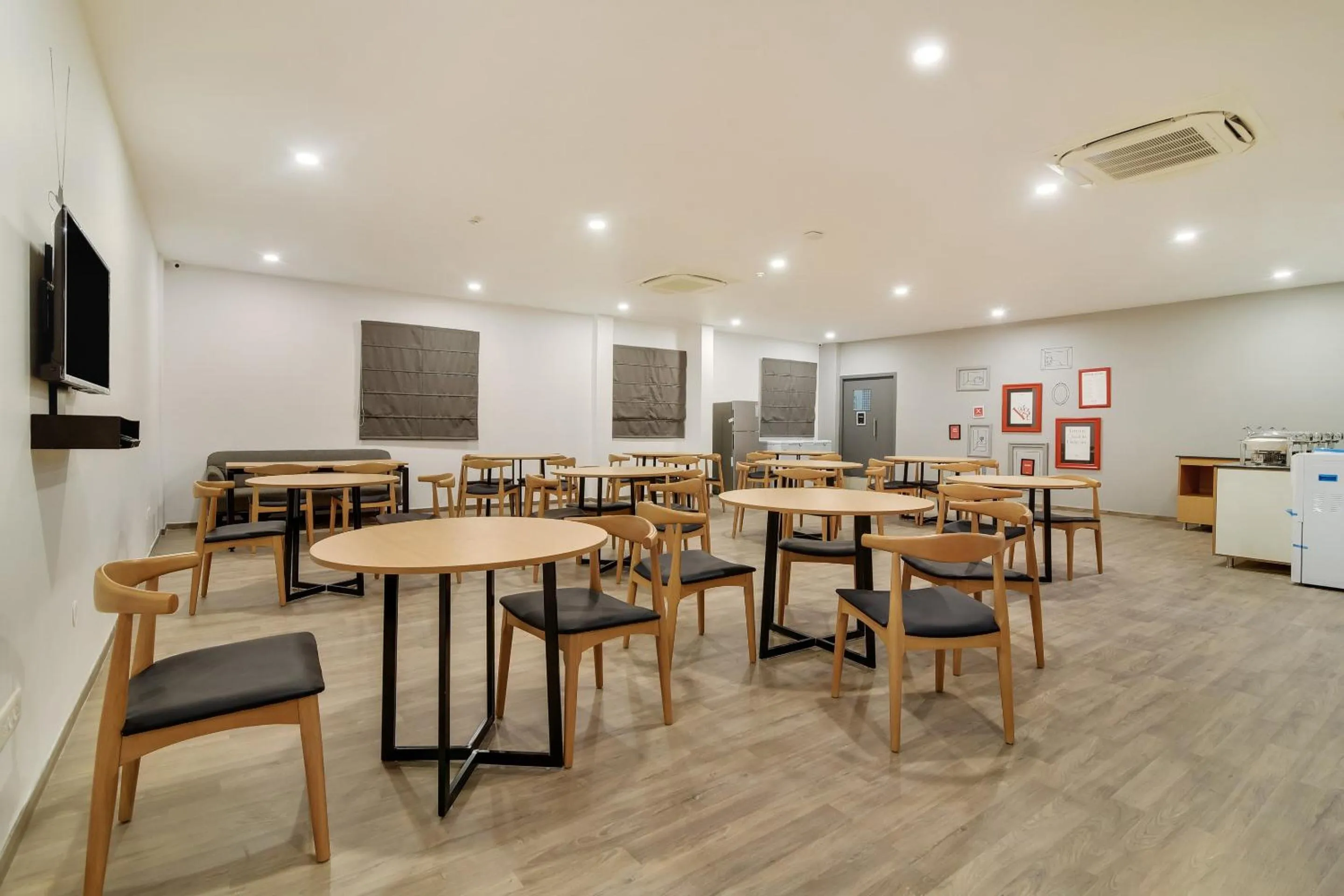 Restaurant/places to eat in Townhouse Kovilambakkam