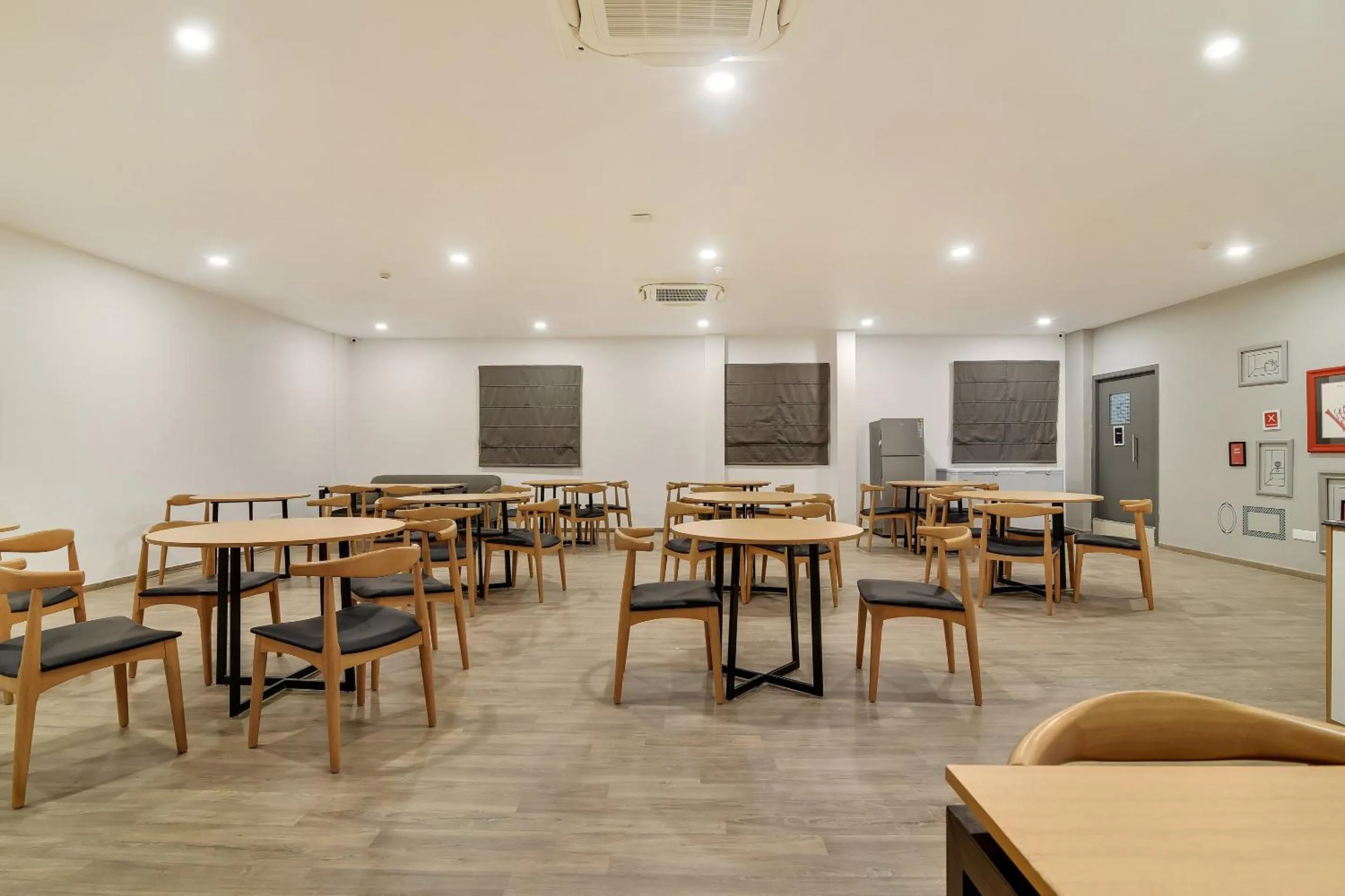 Restaurant/places to eat in Townhouse Kovilambakkam