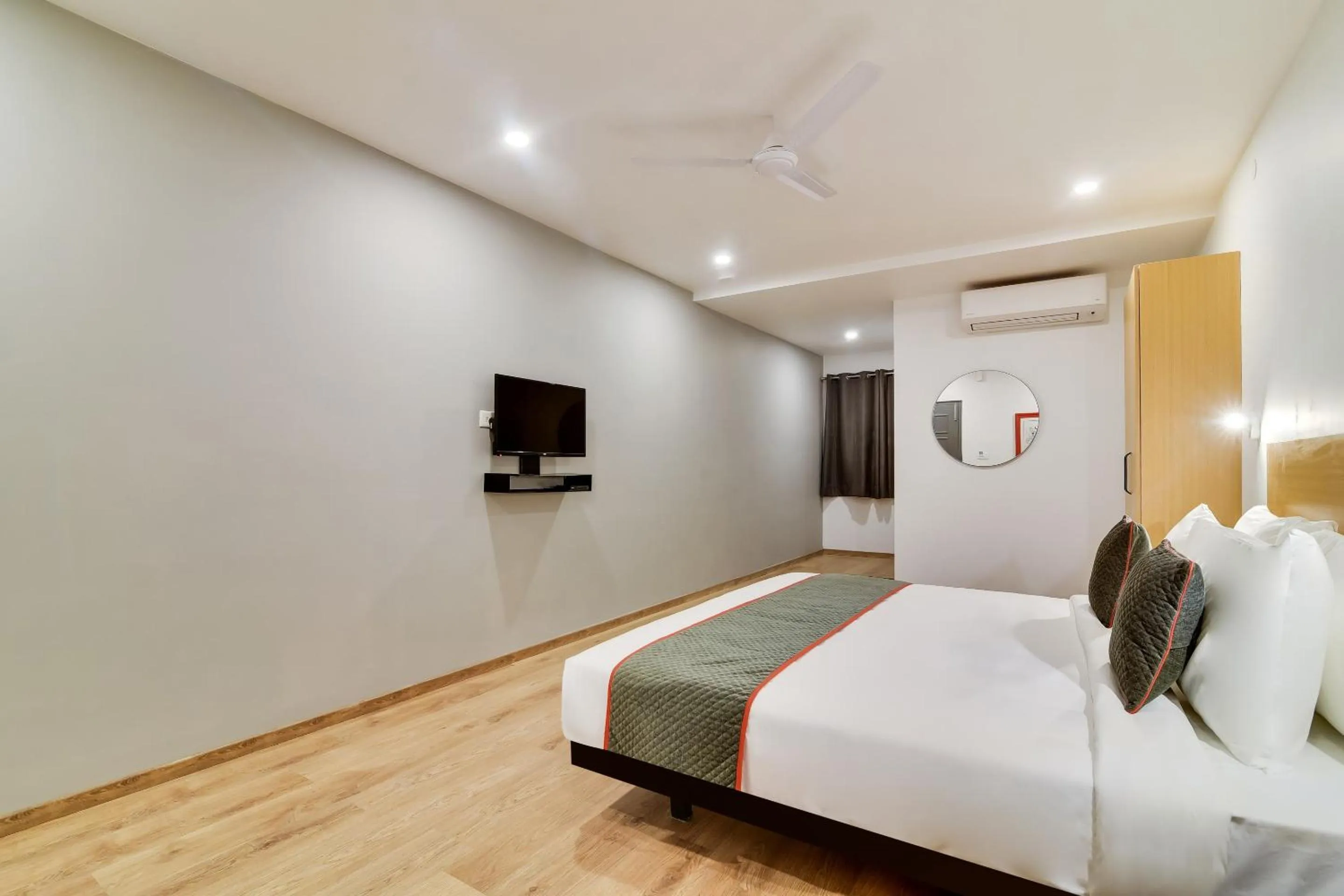 Bedroom, Bed in Townhouse Kovilambakkam