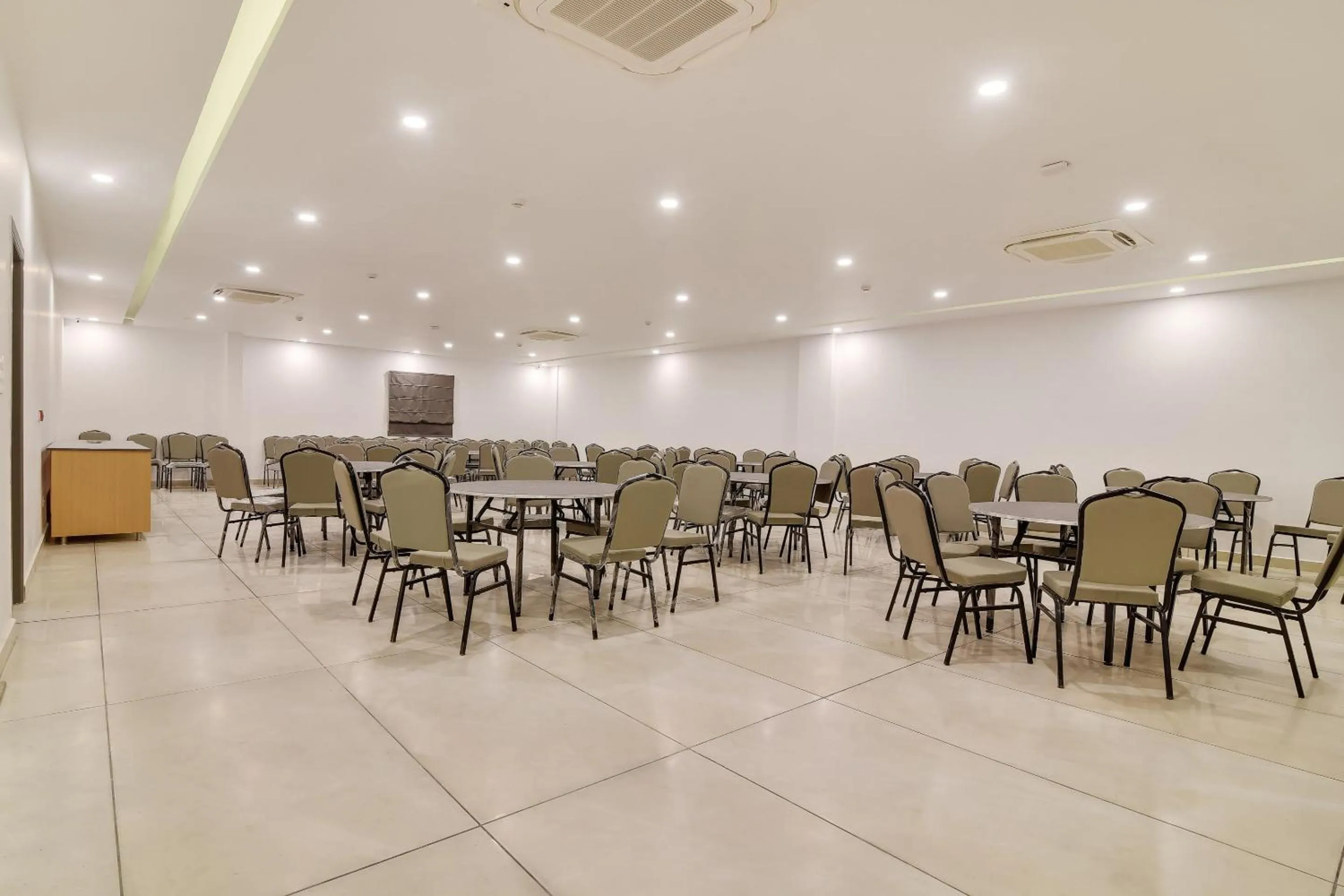 Restaurant/places to eat in Townhouse Kovilambakkam