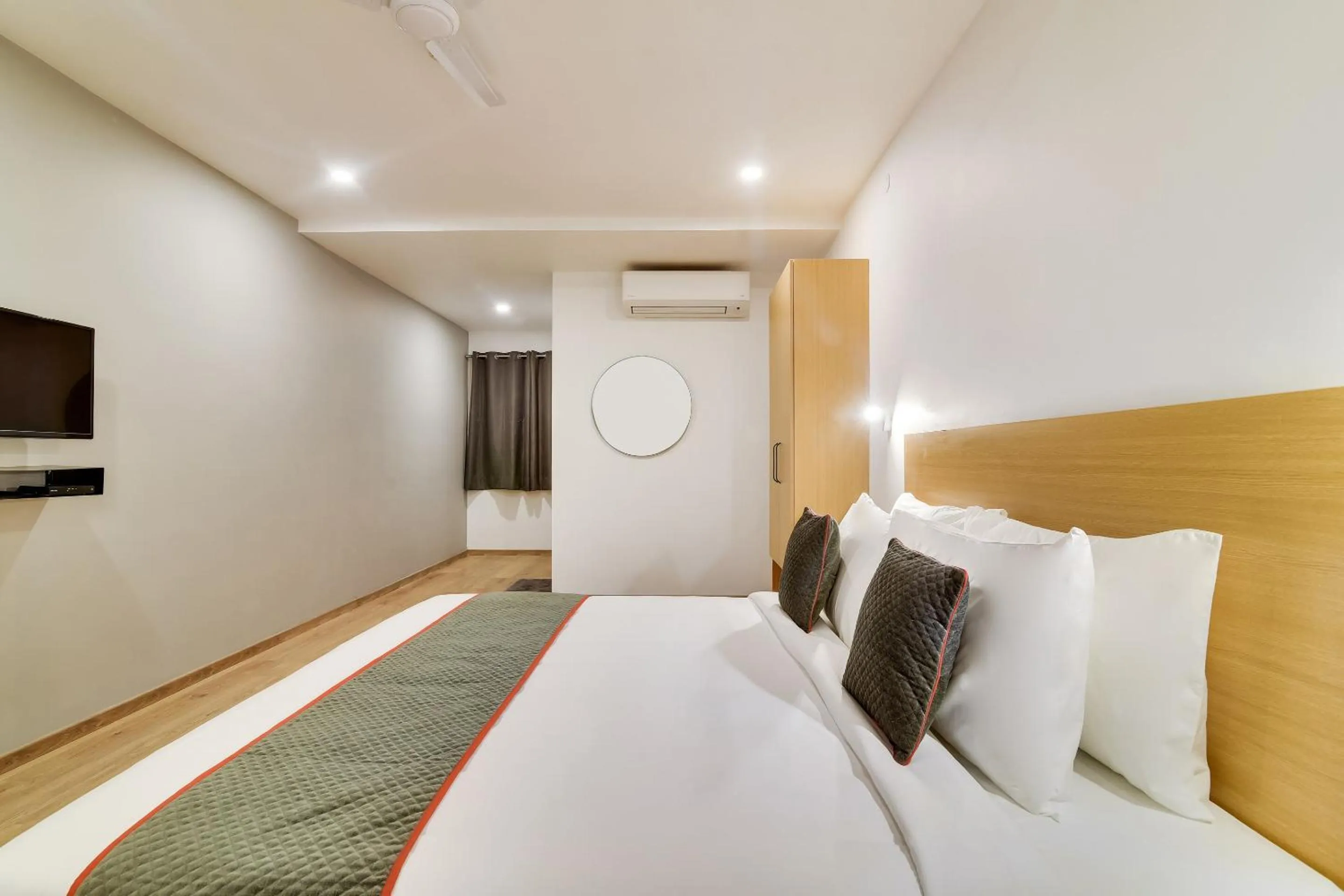 Bedroom, Bed in Townhouse Kovilambakkam