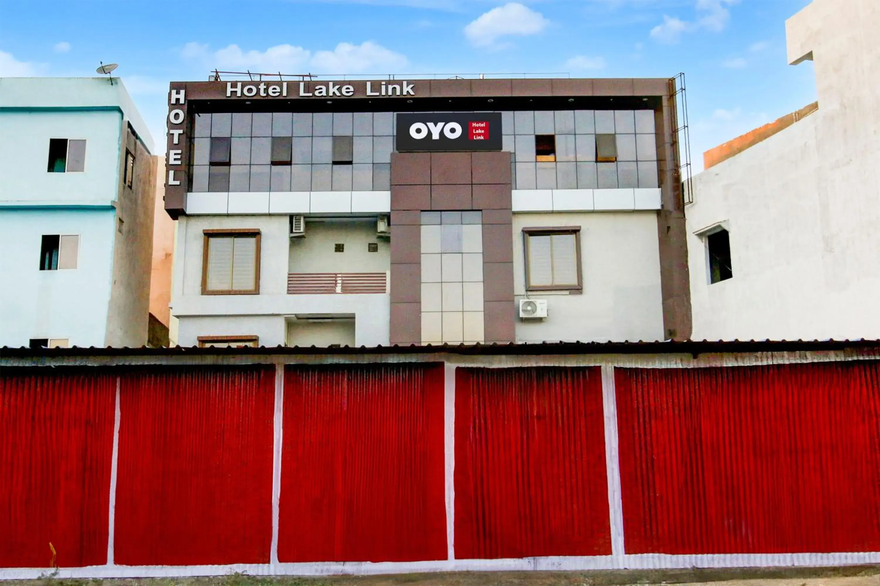 Facade/entrance in Hotel O Lake Link Facade/entrance in Hotel O Lake Link