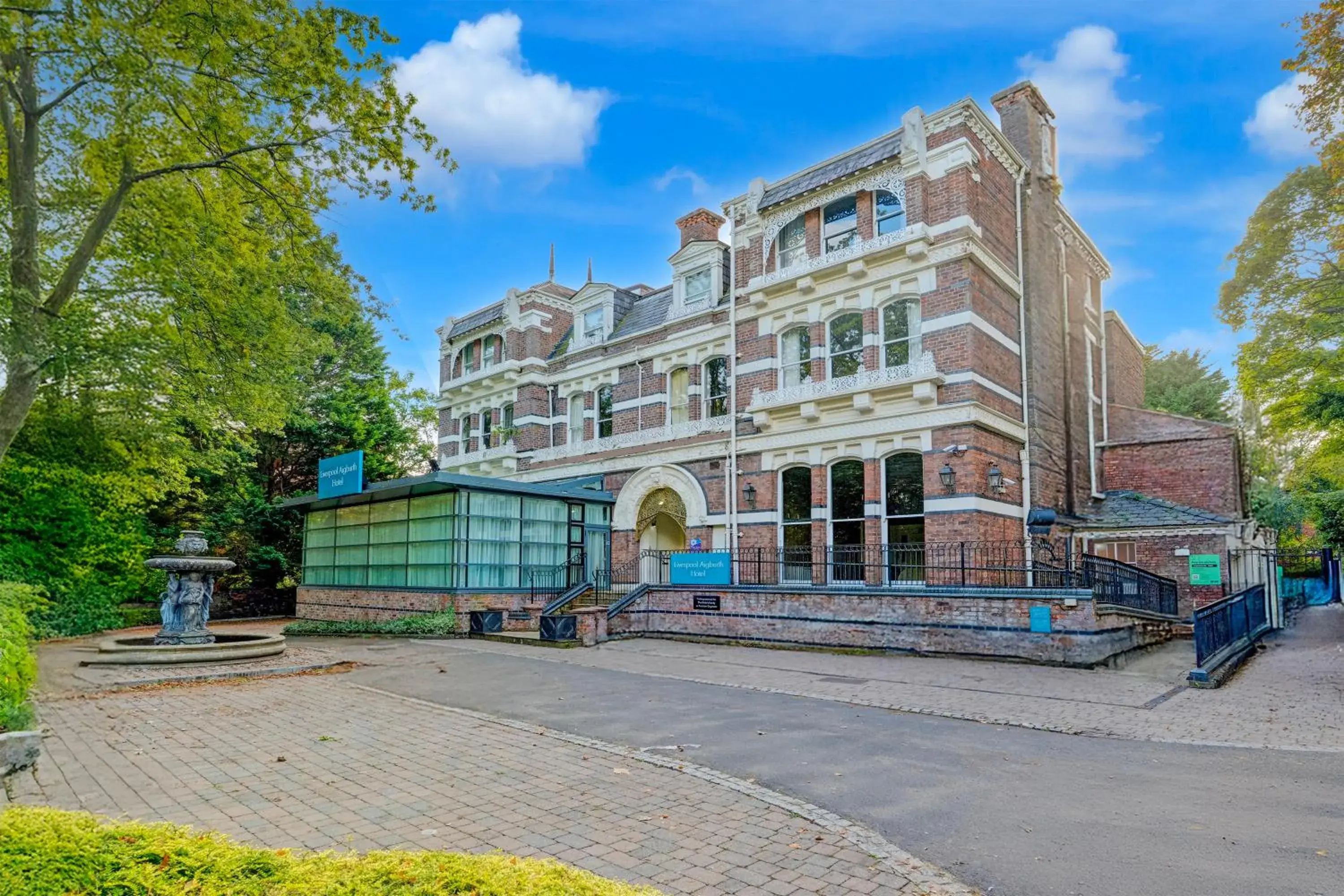 Property building in Liverpool Aigburth Hotel By Belvilla Property building in Liverpool Aigburth Hotel By Belvilla