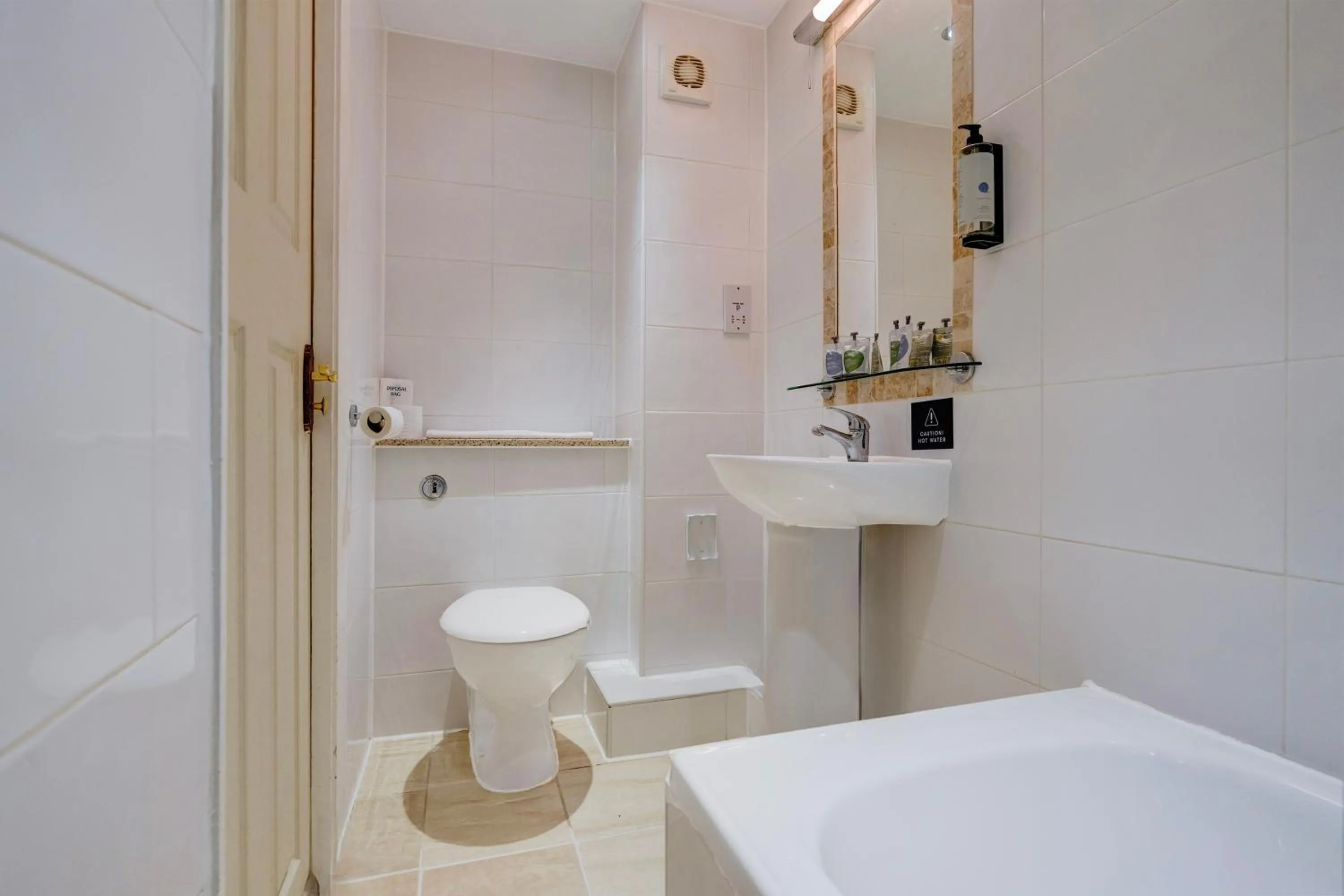 Bathroom in Liverpool Aigburth Hotel By Belvilla