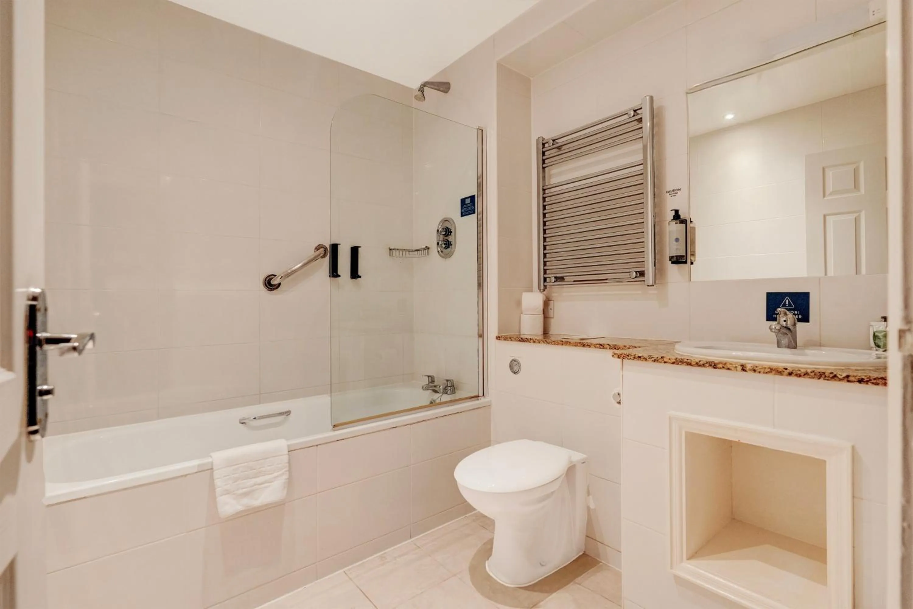 Bathroom in Liverpool Aigburth Hotel By Belvilla