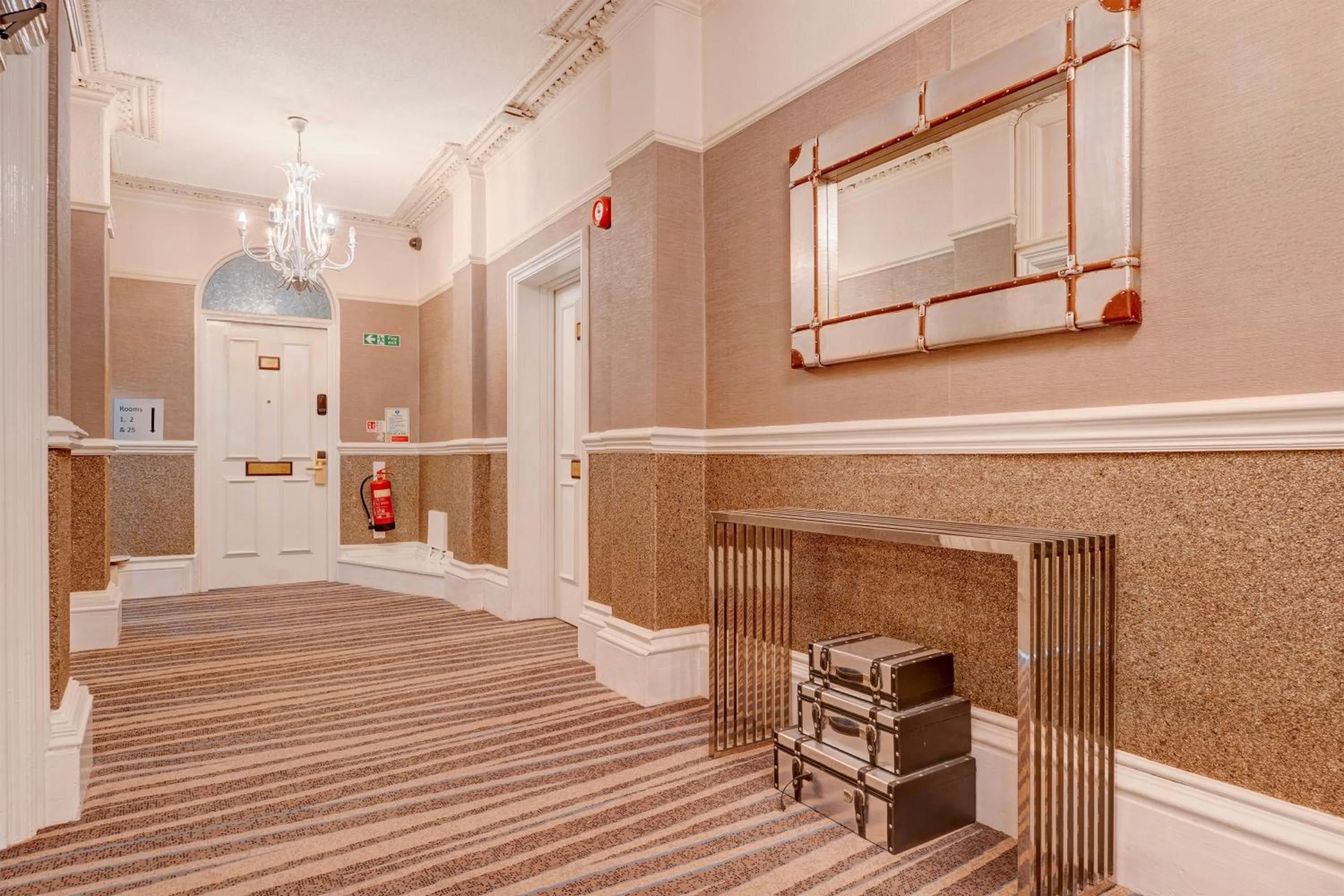 Lobby or reception in Liverpool Aigburth Hotel By Belvilla