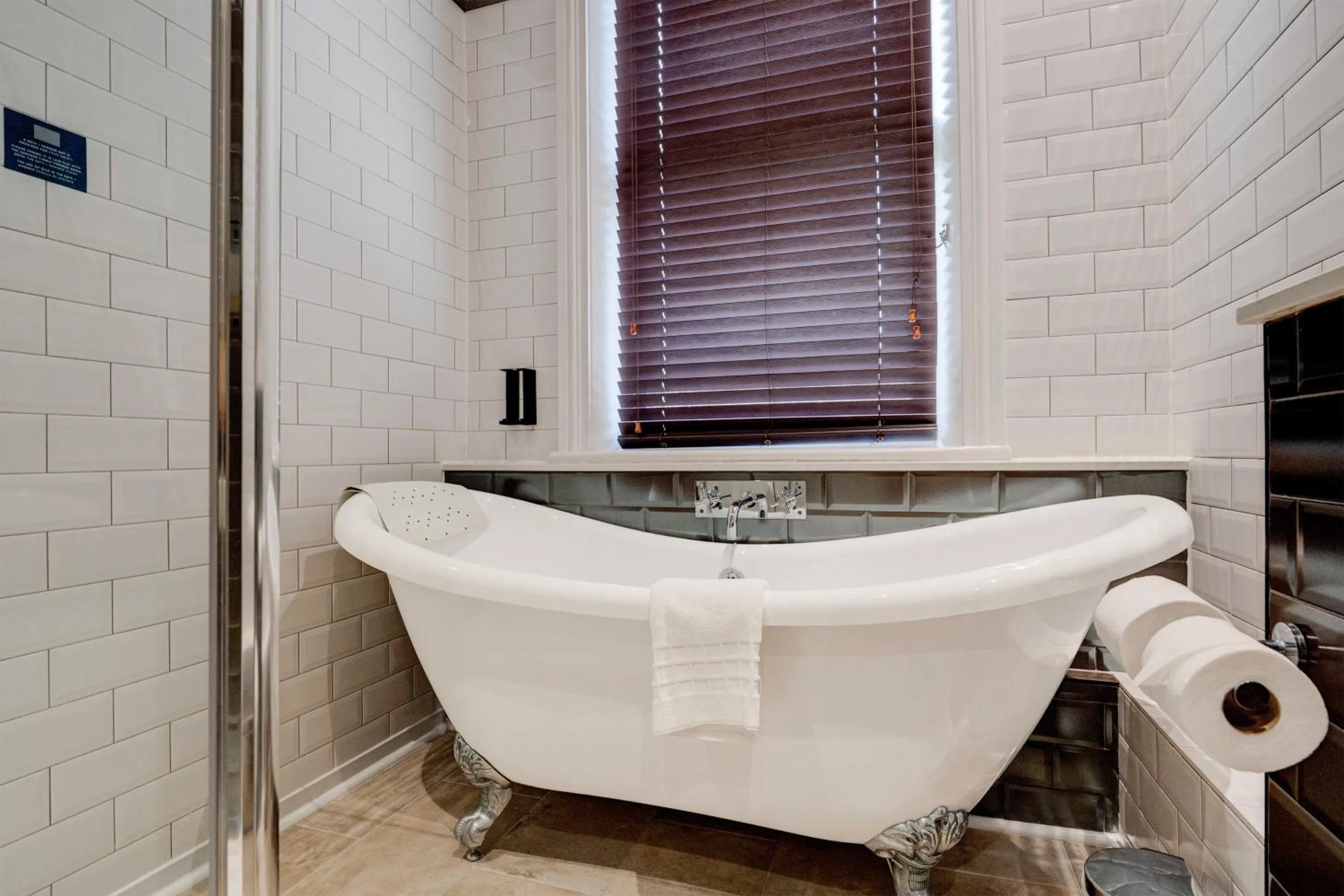 Bathroom in Liverpool Aigburth Hotel By Belvilla