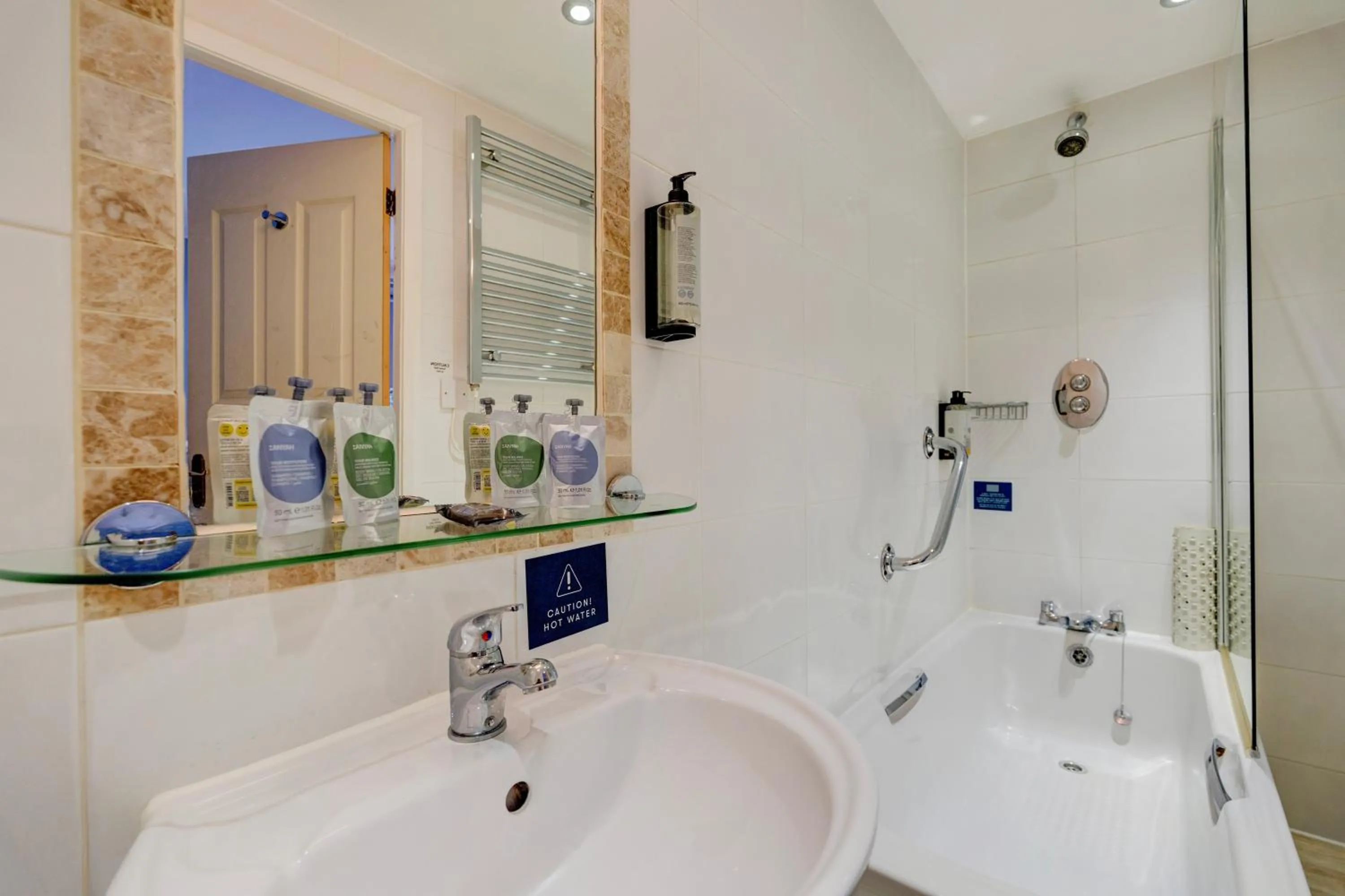 Bathroom in Liverpool Aigburth Hotel By Belvilla