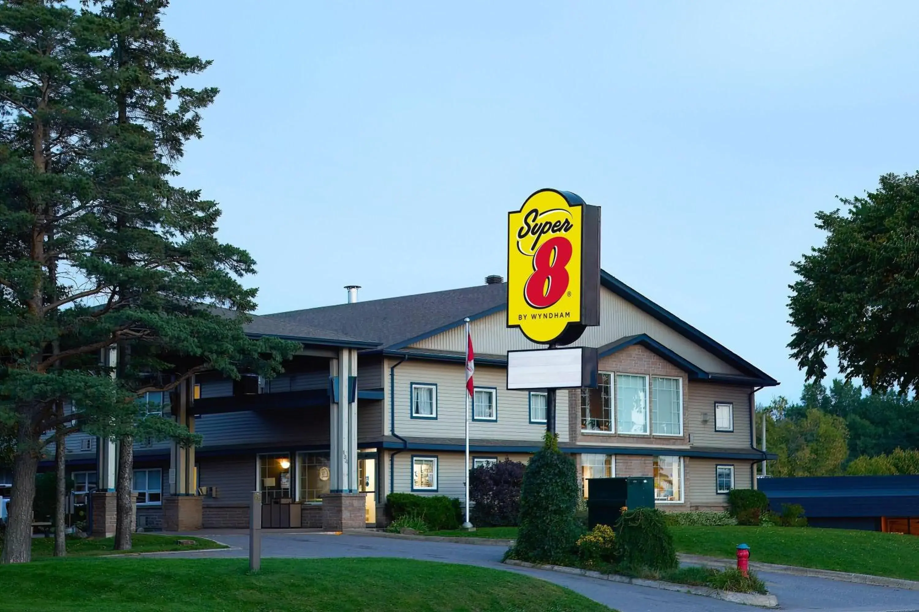 Property building in Super 8 by Wyndham Sault Ste Marie On Property building in Super 8 by Wyndham Sault Ste Marie On