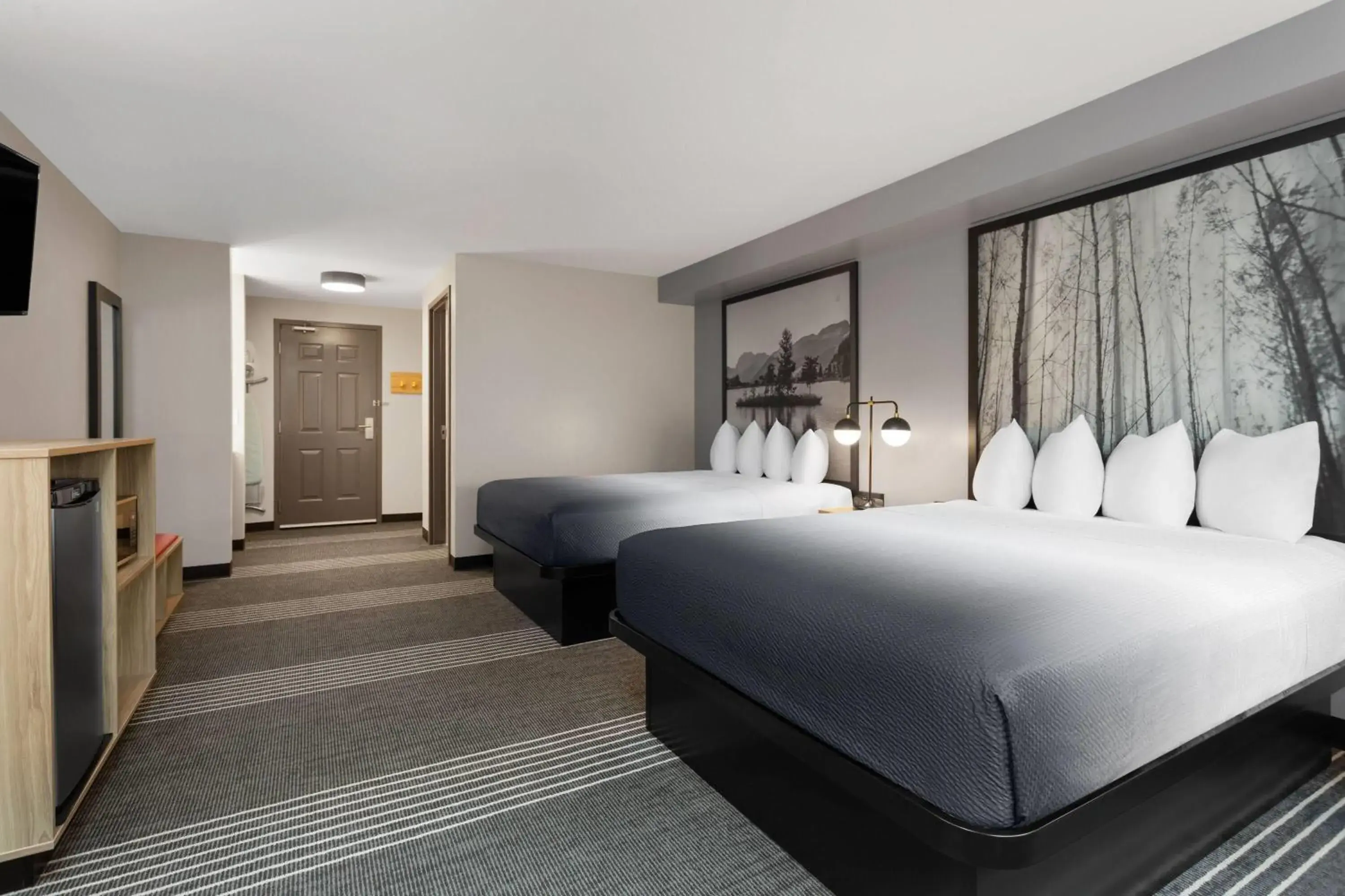 Photo of the whole room, Bed in Super 8 by Wyndham Sault Ste Marie On Photo of the whole room, Bed in Super 8 by Wyndham Sault Ste Marie On