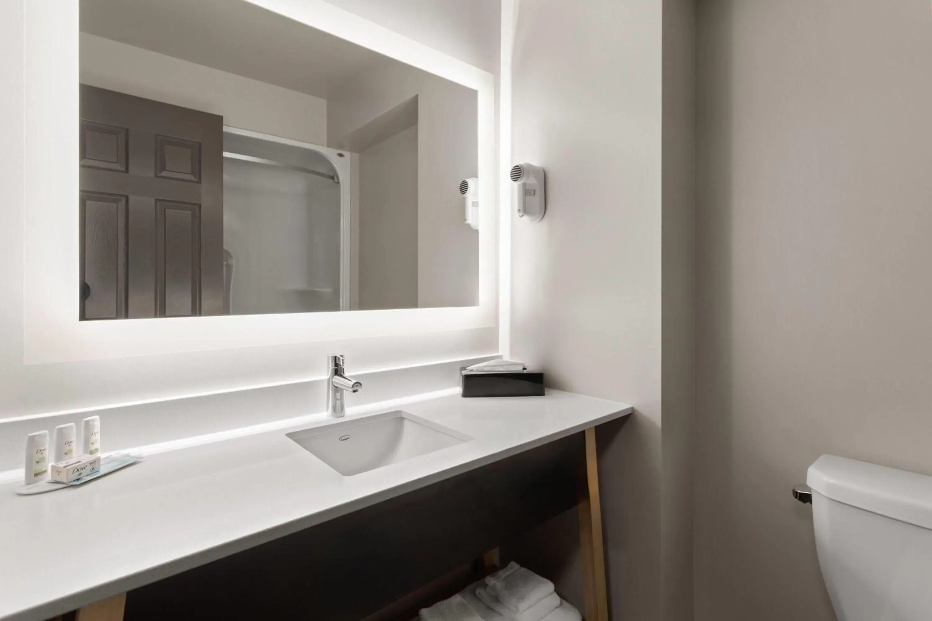 Deluxe Queen Room with Sofa Bed - Non Smoking in Super 8 by Wyndham Sault Ste Marie On Deluxe Queen Room with Sofa Bed - Non Smoking in Super 8 by Wyndham Sault Ste Marie On