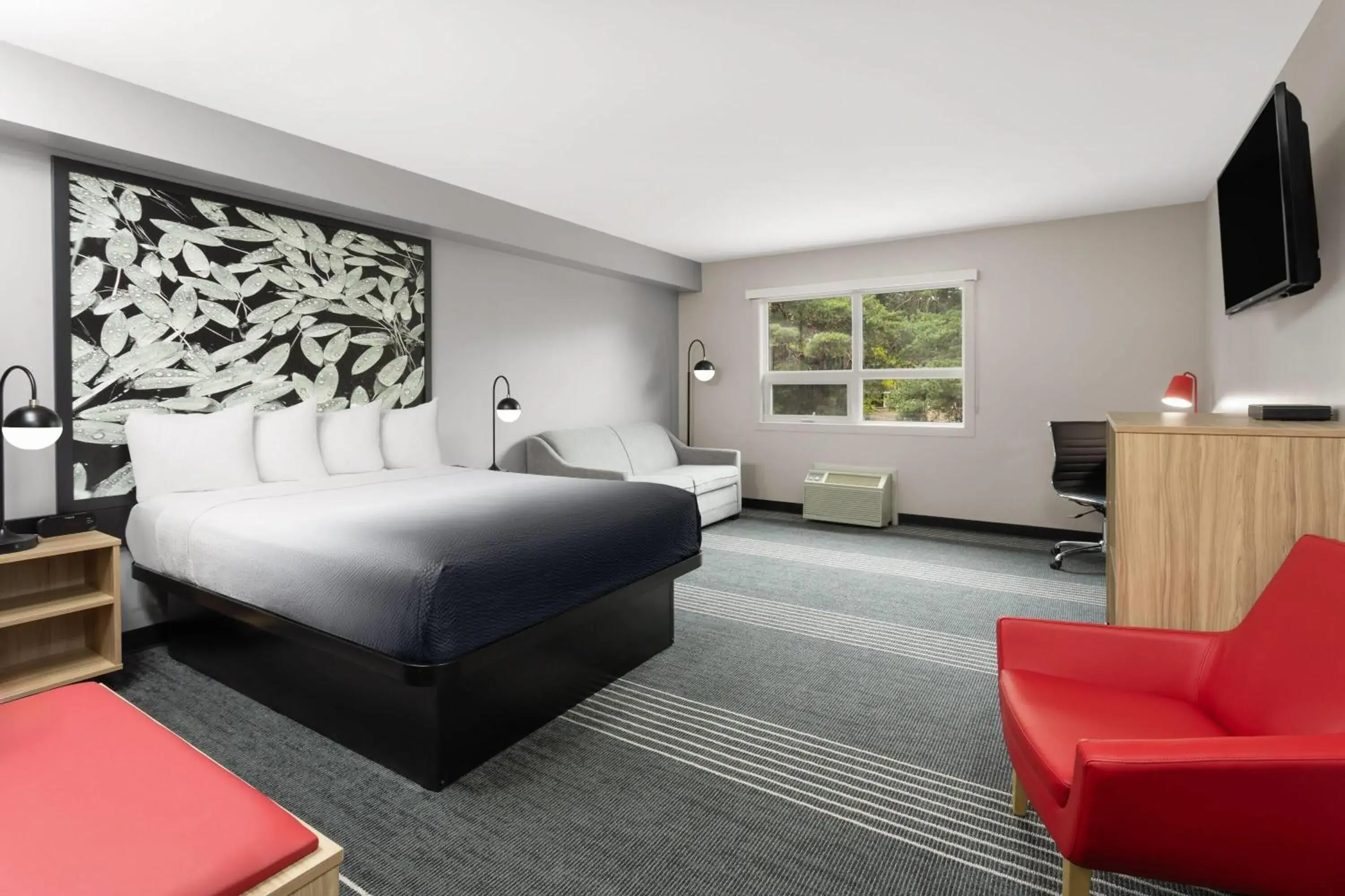 Queen Suite with Jetted Tub - Non Smoking in Super 8 by Wyndham Sault Ste Marie On Queen Suite with Jetted Tub - Non Smoking in Super 8 by Wyndham Sault Ste Marie On