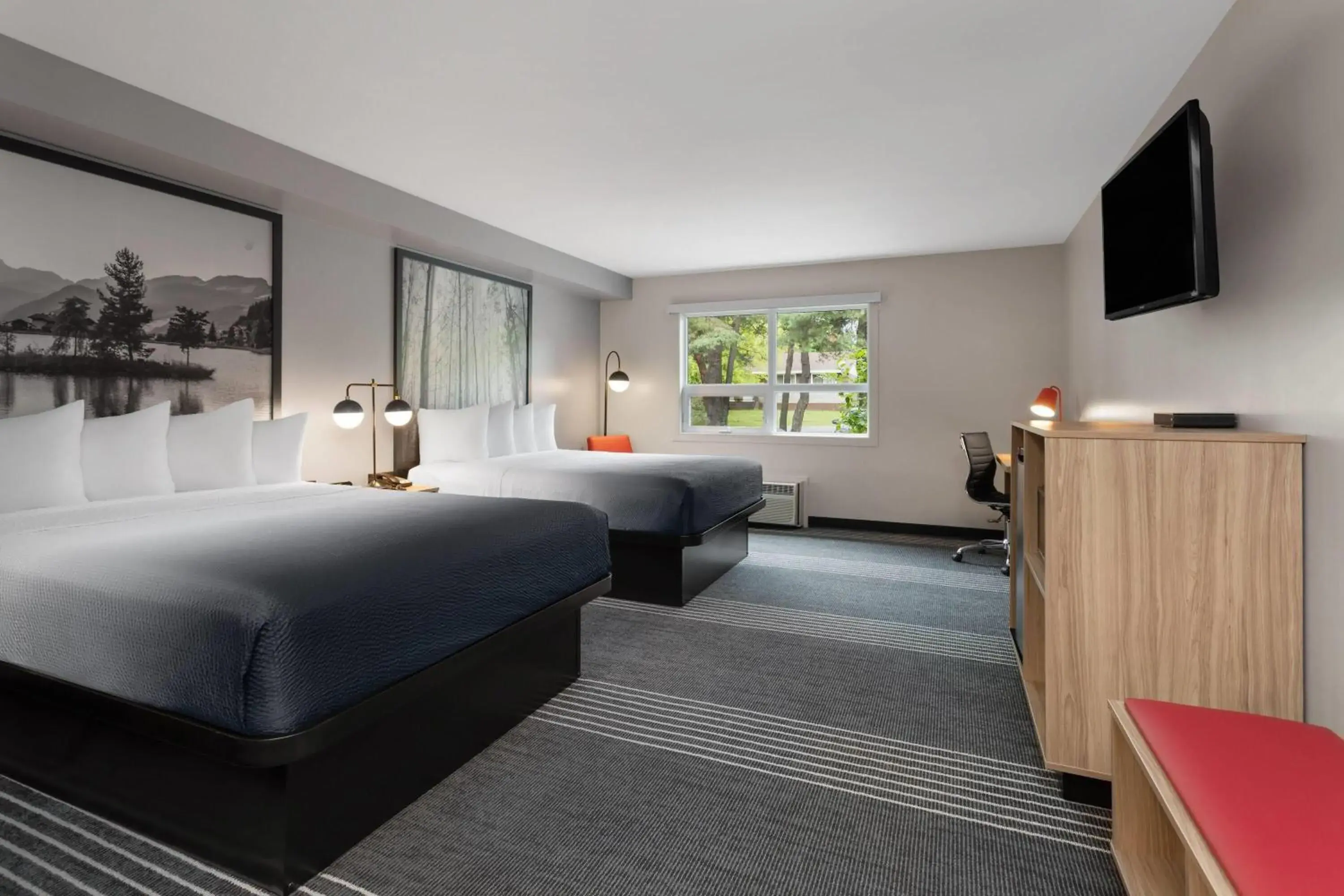 Photo of the whole room, Bed in Super 8 by Wyndham Sault Ste Marie On Photo of the whole room, Bed in Super 8 by Wyndham Sault Ste Marie On