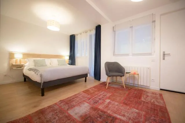 Bed in Les Studios De Honfleur