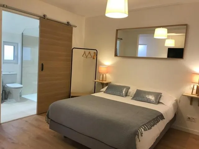 Bed in Les Studios De Honfleur