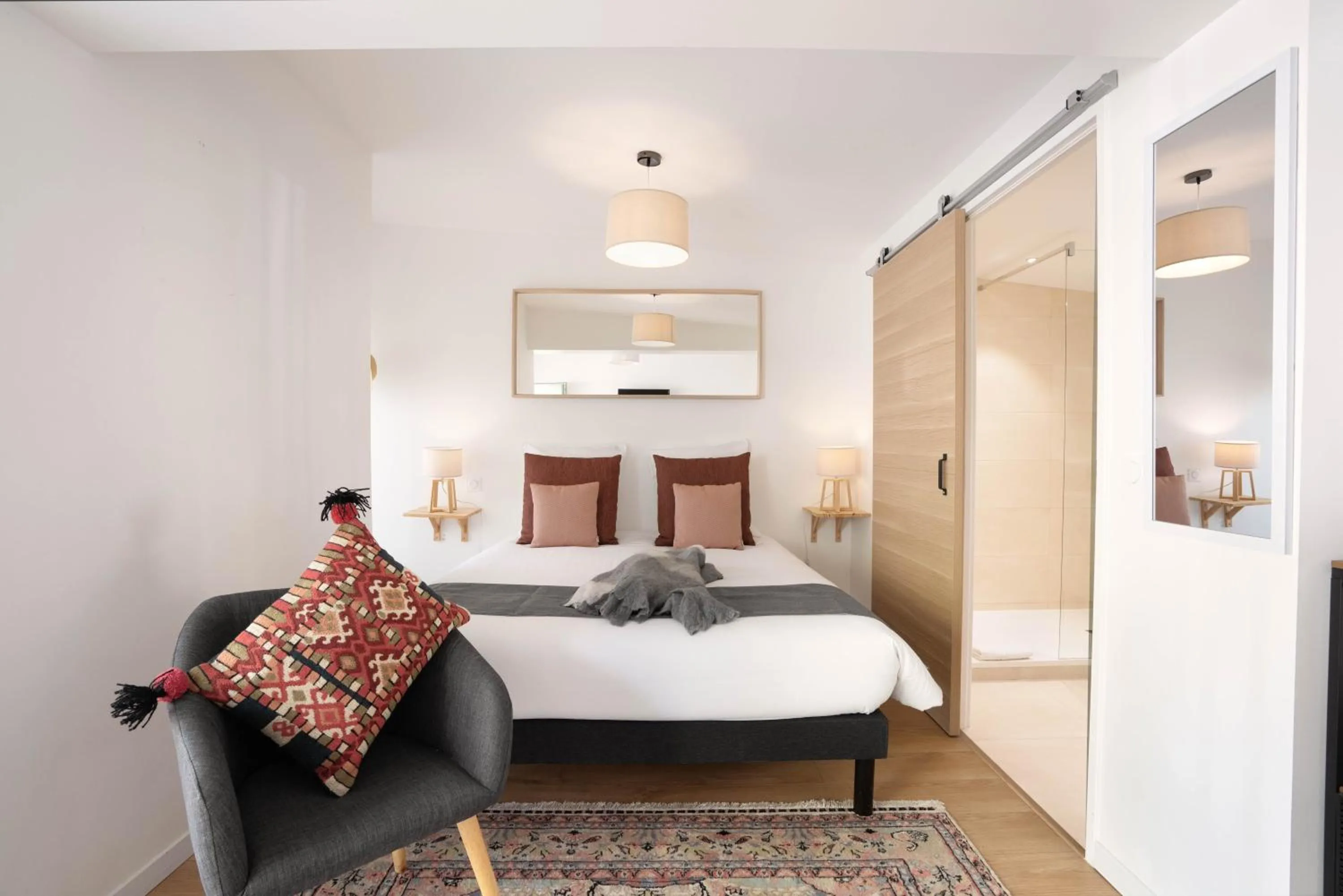 Bed in Les Studios De Honfleur