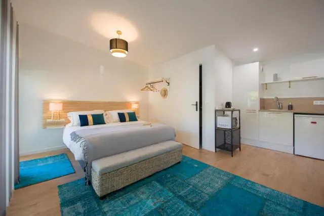 Bed in Les Studios De Honfleur