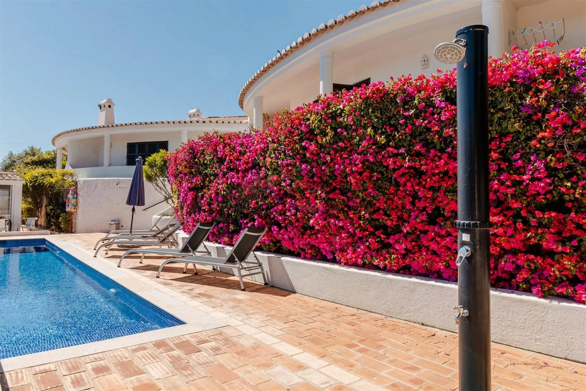 Swimming pool in Lagos Appartement Resort