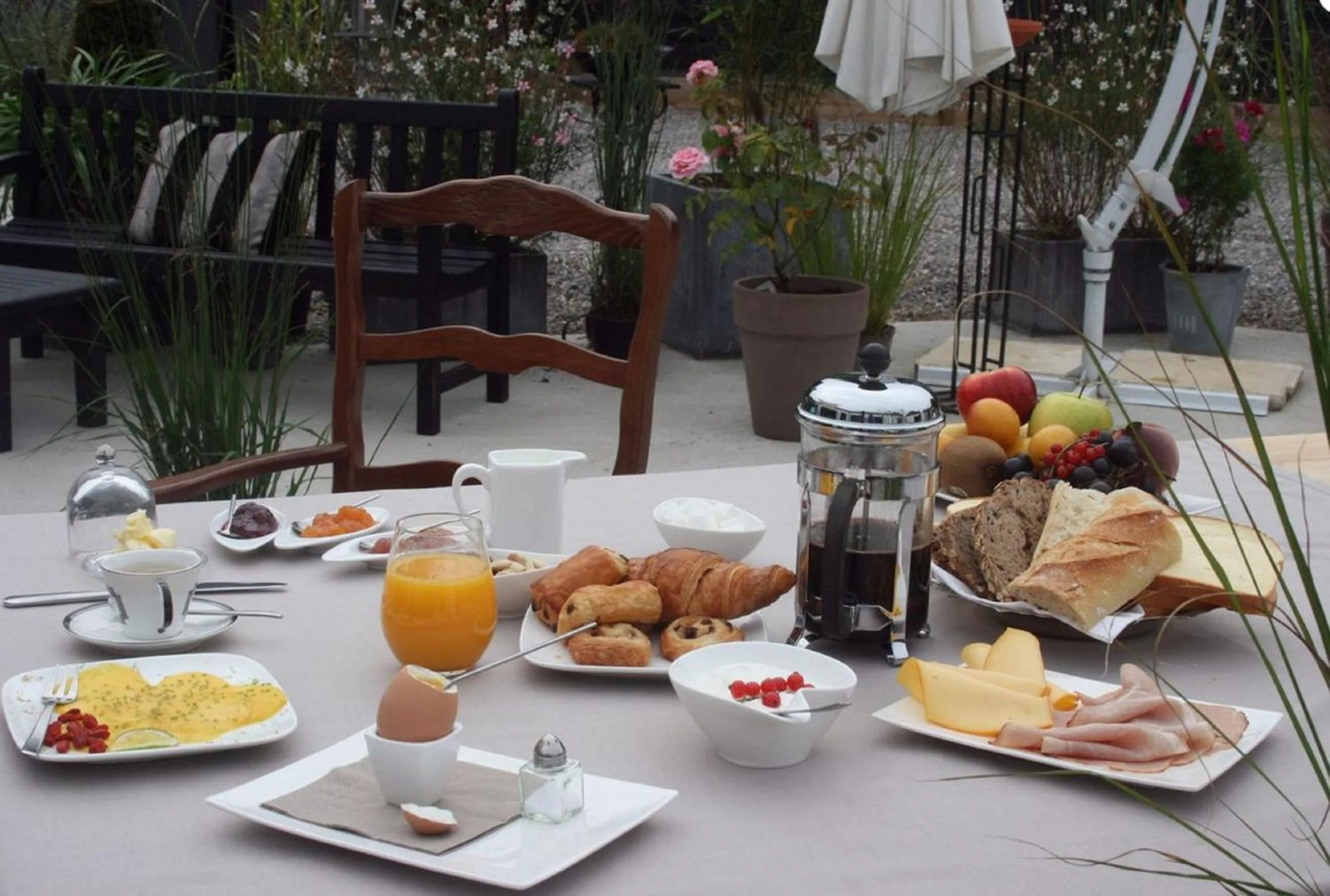 Restaurant/places to eat in Guesthouse Kathome