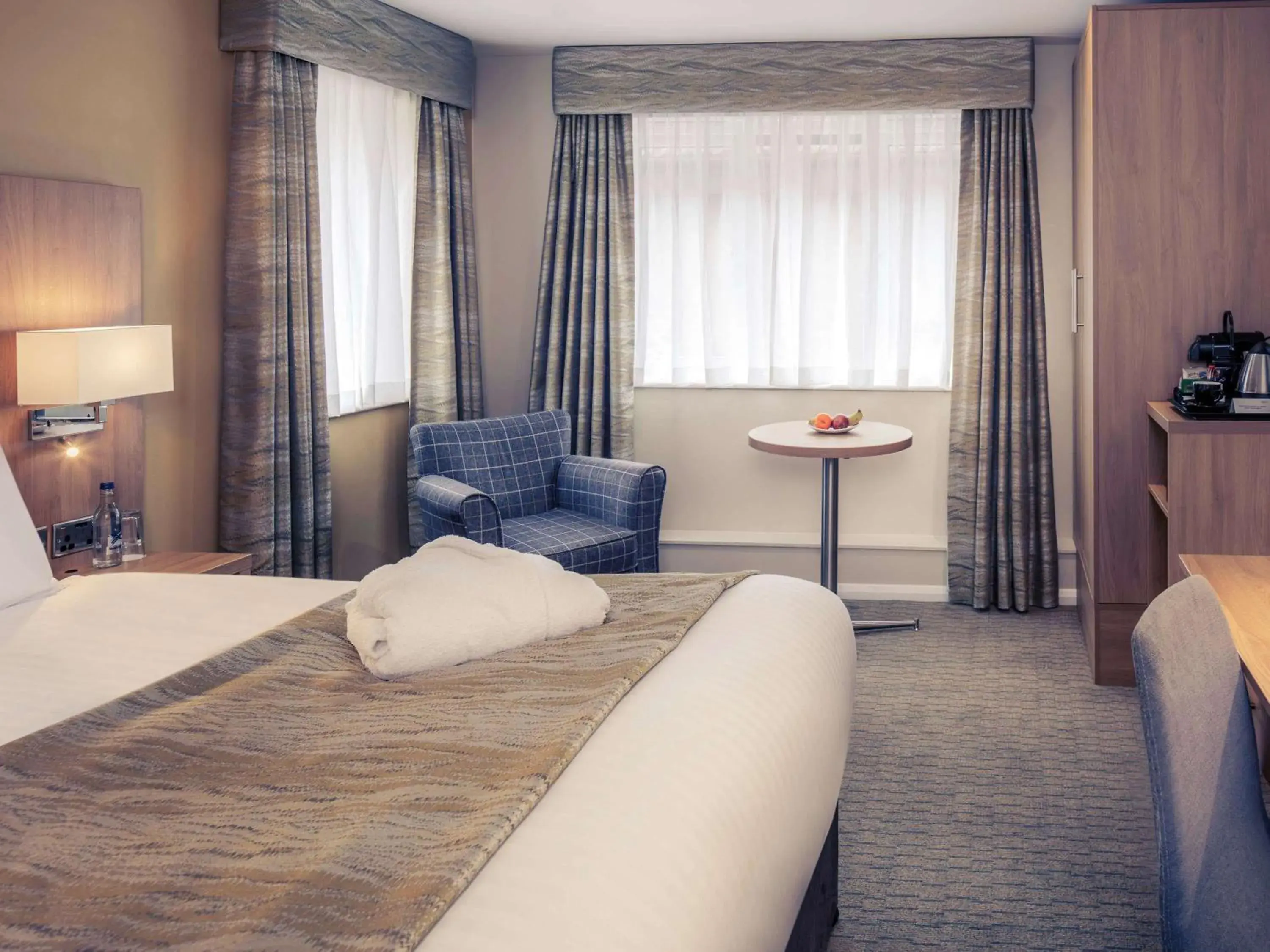 Photo of the whole room, Bed in Mercure Hatfield Oak Hotel
