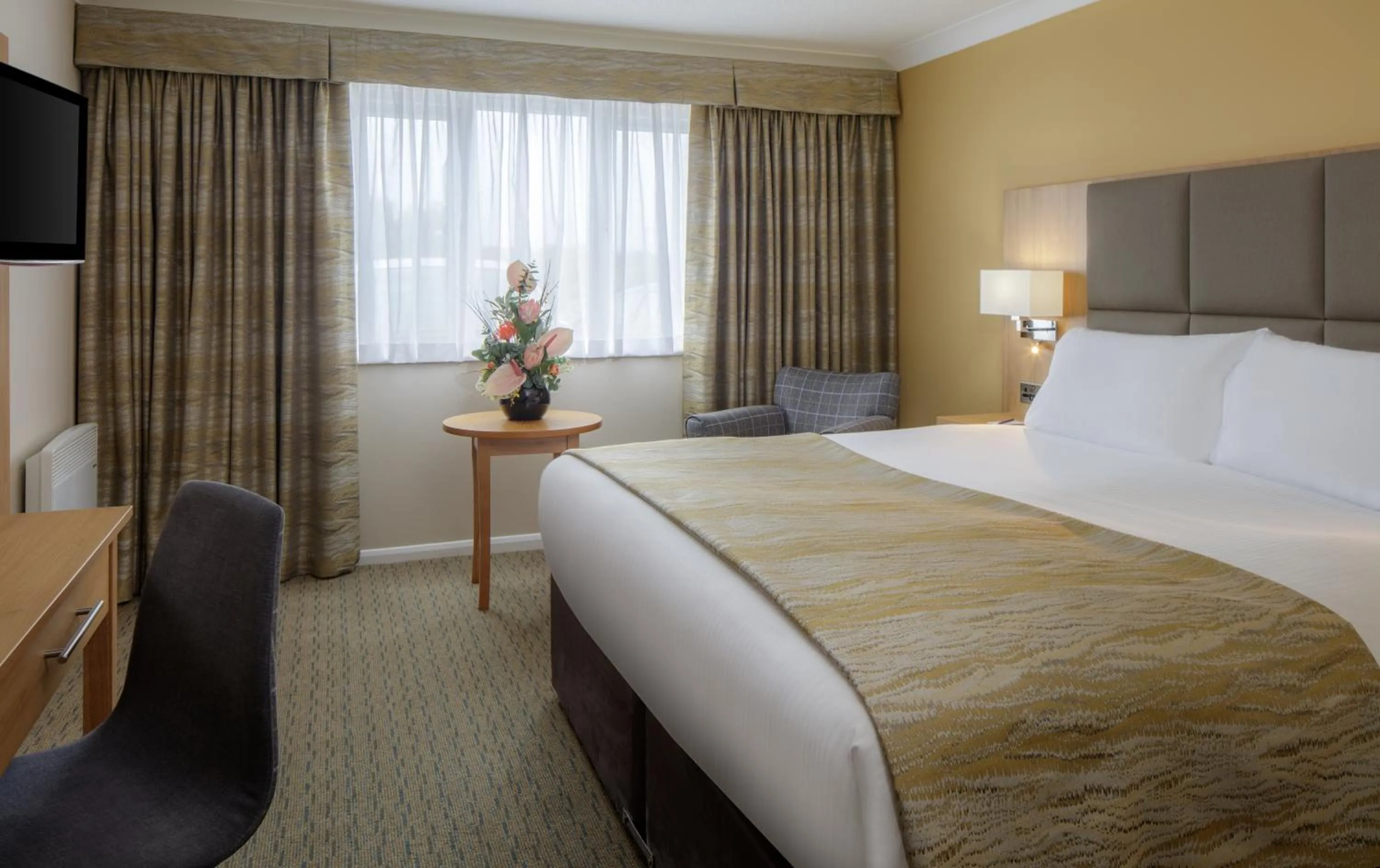 Bedroom in Mercure Hatfield Oak Hotel