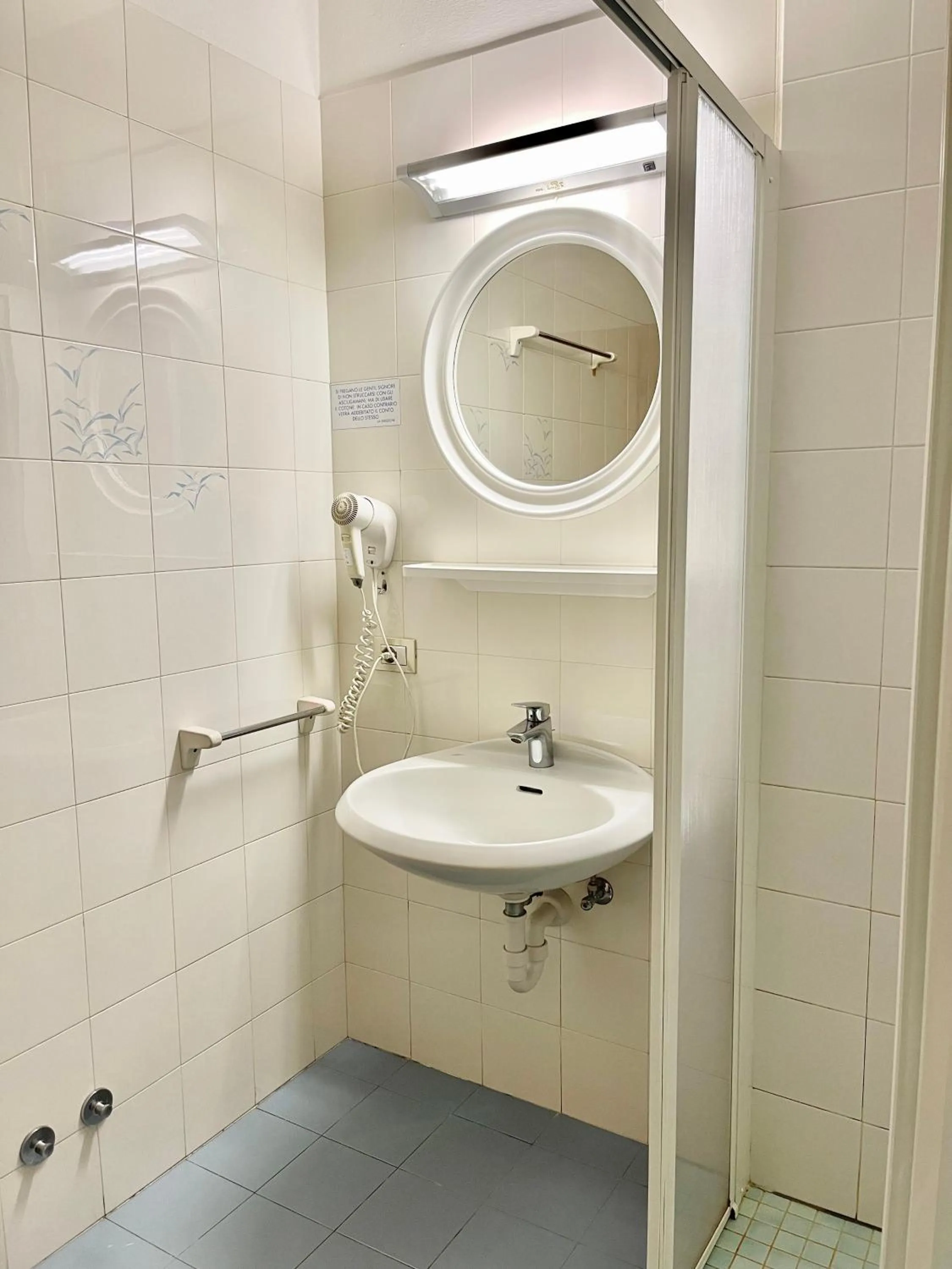 Shower in Residence Adele