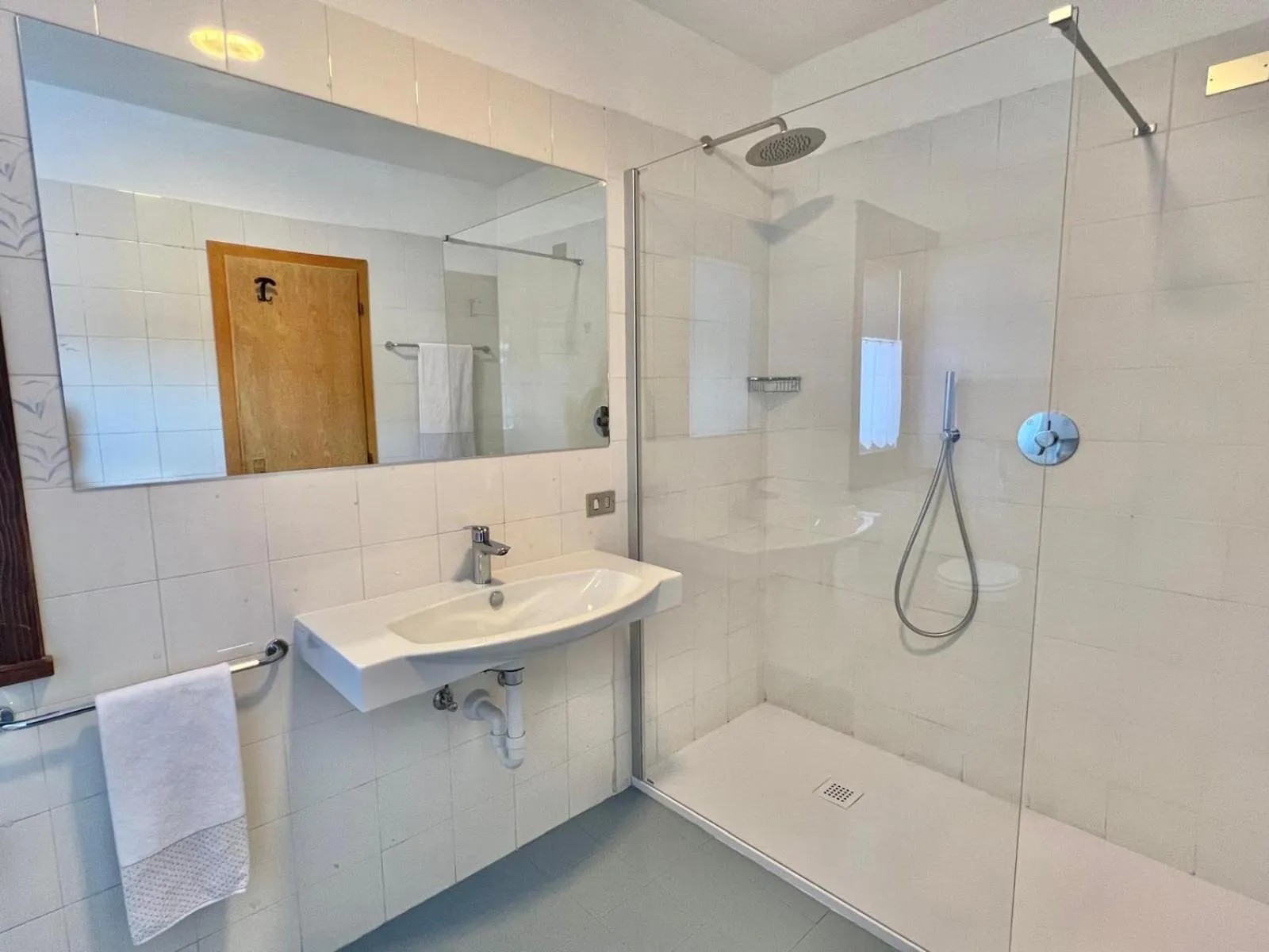 Shower in Residence Adele