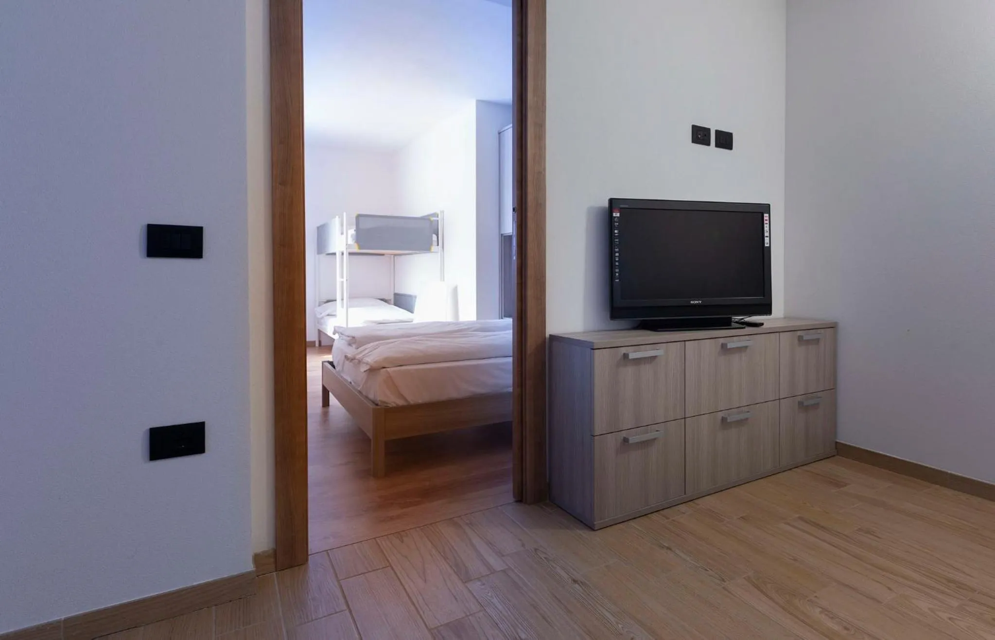 TV and multimedia, Bed in Residence Adele