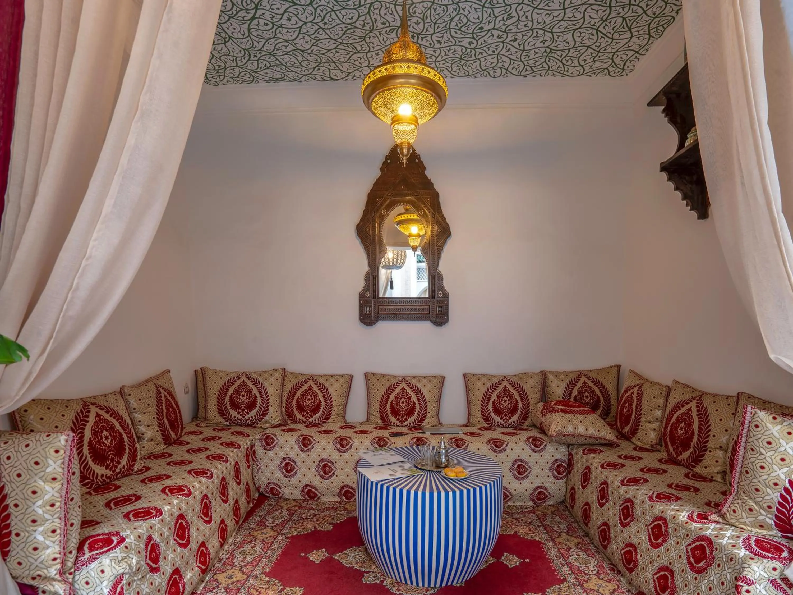 Living room in Riad Tzizwit Boutique Hotel & SPA