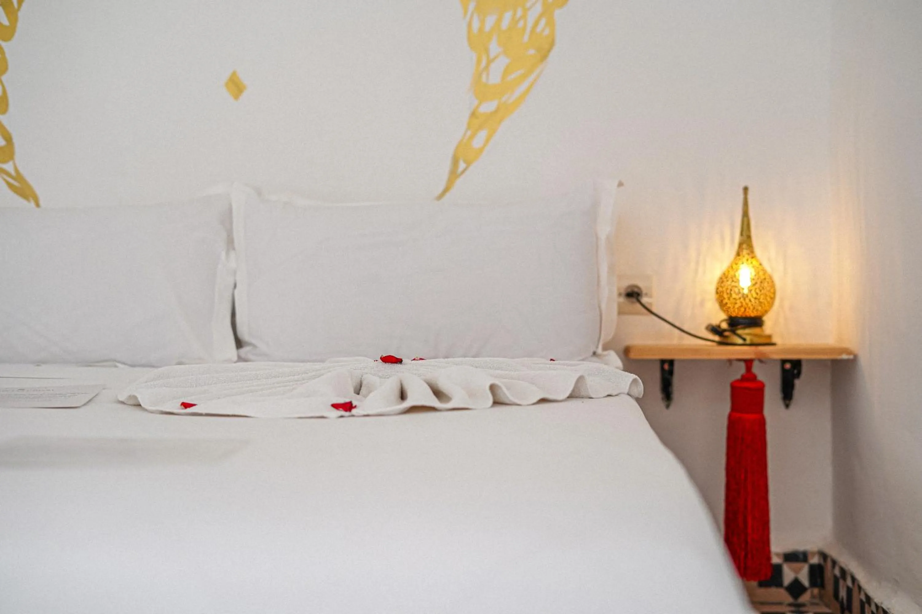 Bedroom, Bed in Riad Tzizwit Boutique Hotel & SPA