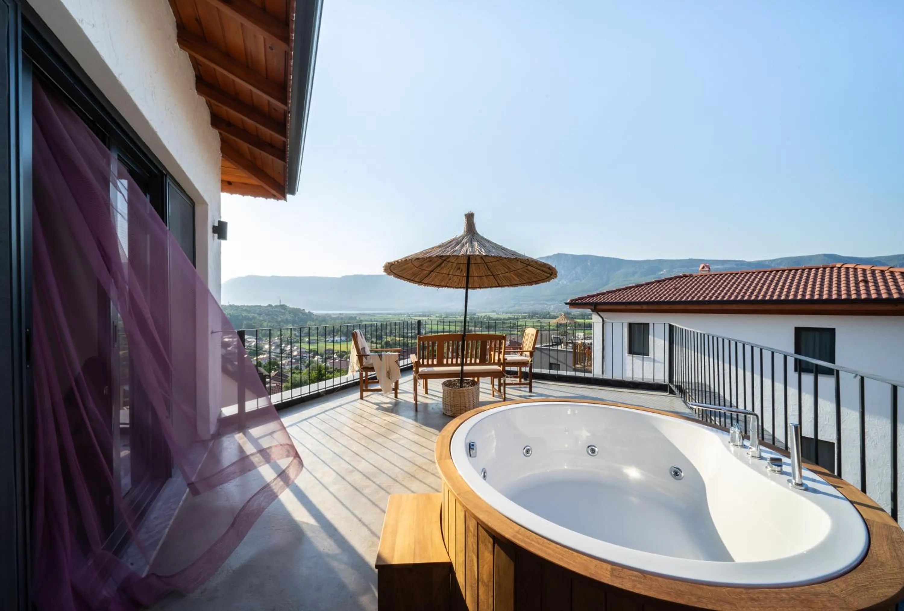 Deluxe Suite with Sea View in Kikonia Art & Suites