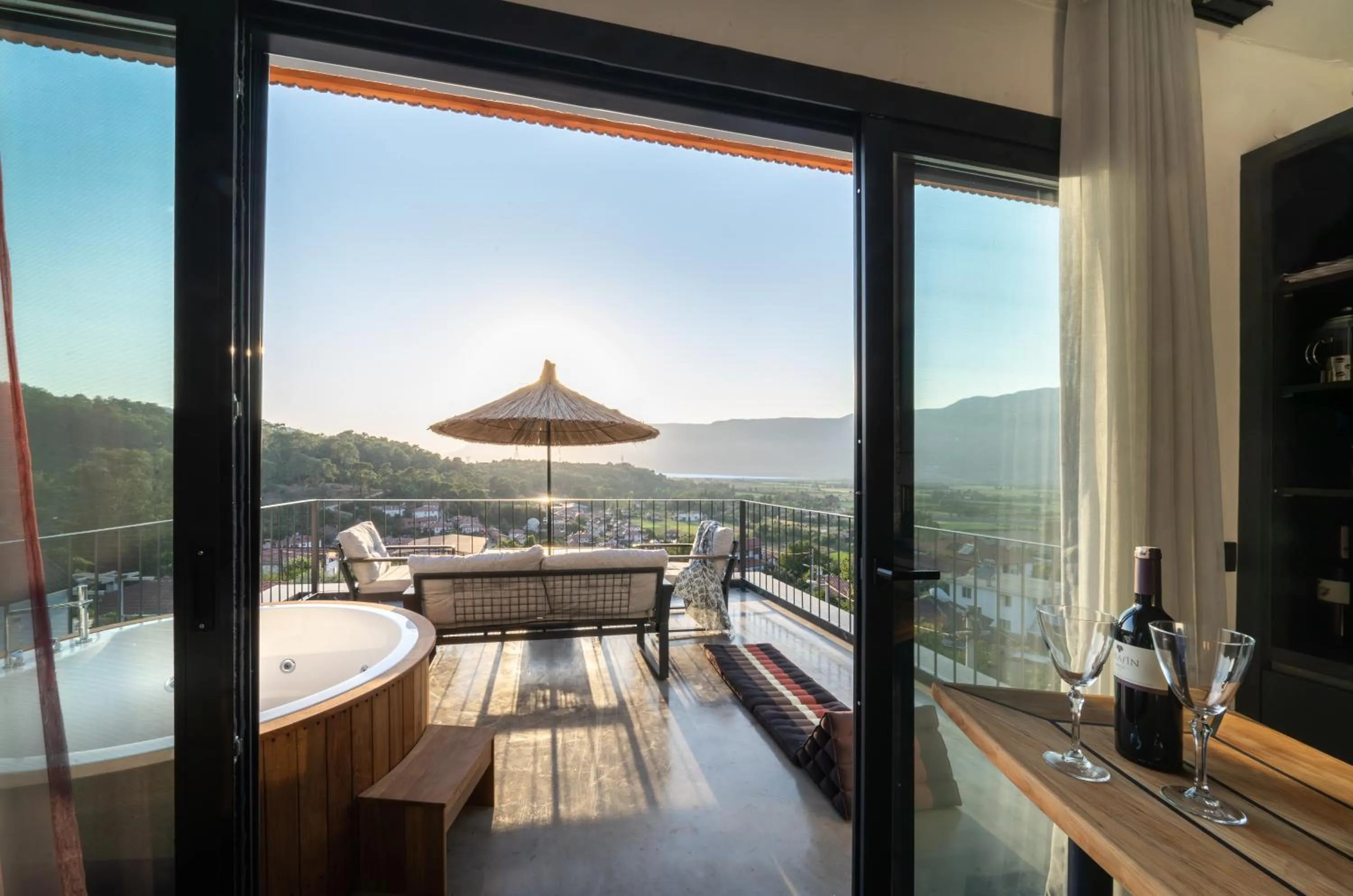 King Suite with Sea View in Kikonia Art & Suites