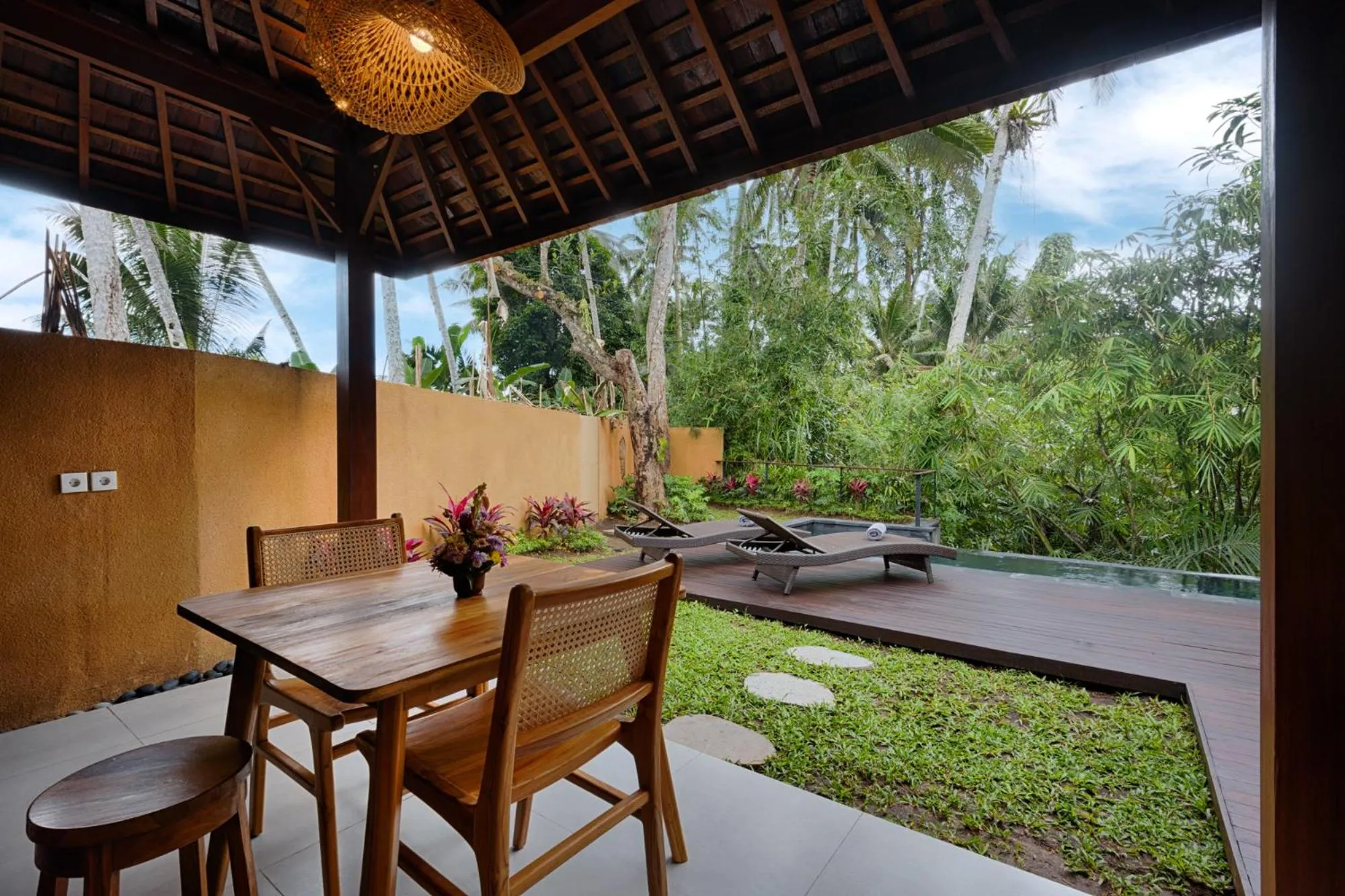 Dining area in Samkhya Villas - Free 1x Floating Breakfast or Minibar