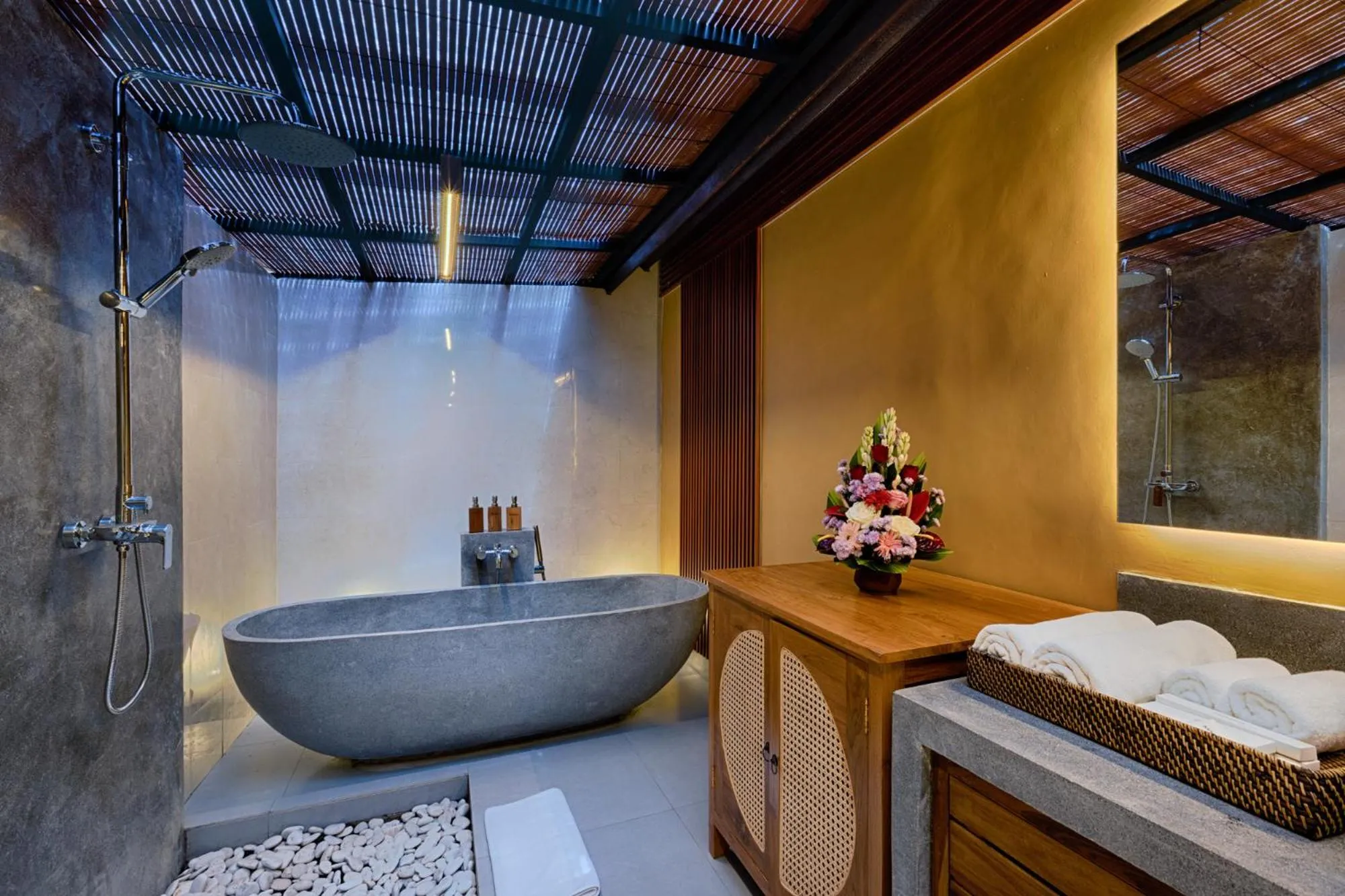 Bath in Samkhya Villas - Free 1x Floating Breakfast or Minibar
