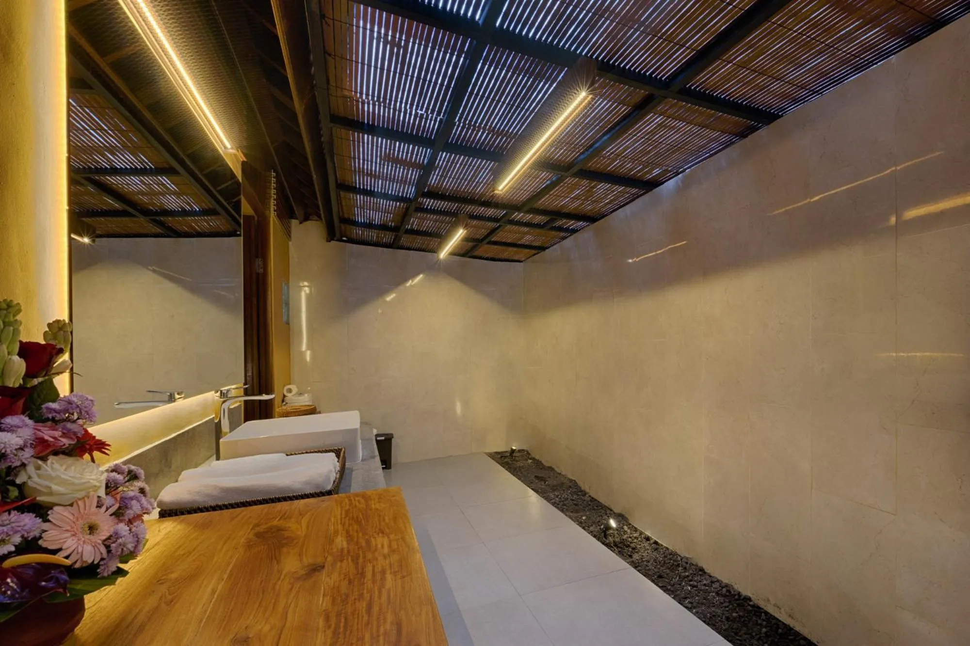Bathroom in Samkhya Villas - Free 1x Floating Breakfast or Minibar