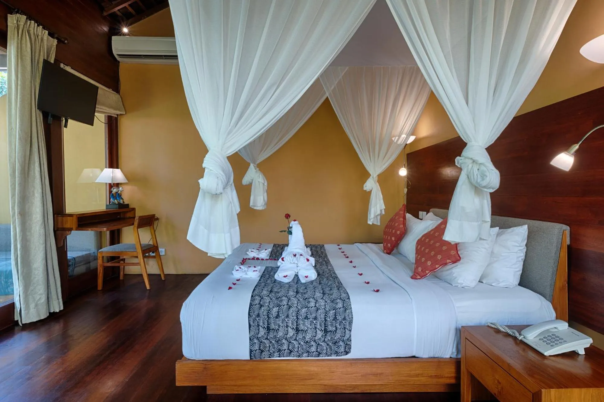 Bedroom, Bed in Samkhya Villas - Free 1x Floating Breakfast or Minibar