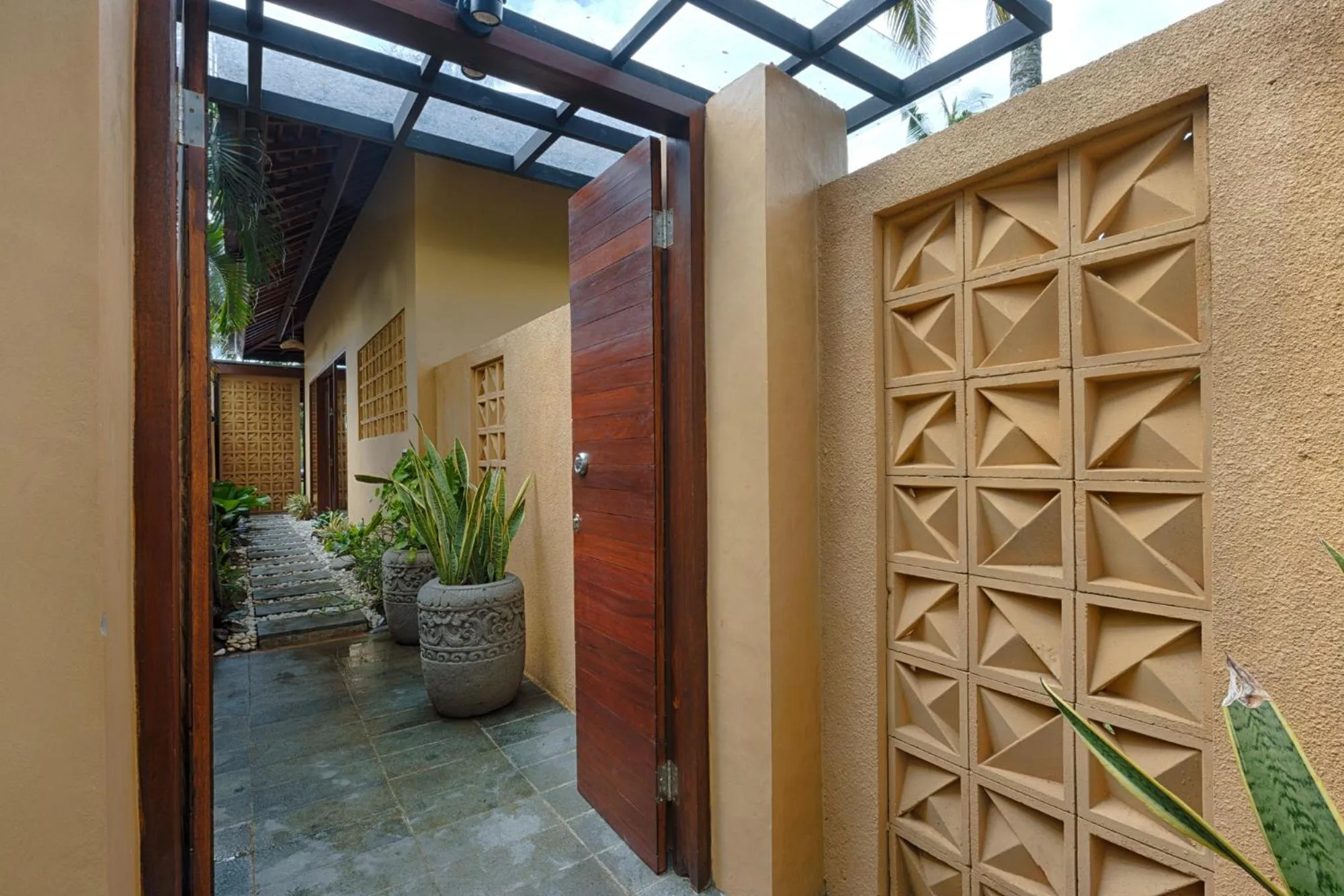 Day in Samkhya Villas - Free 1x Floating Breakfast or Minibar