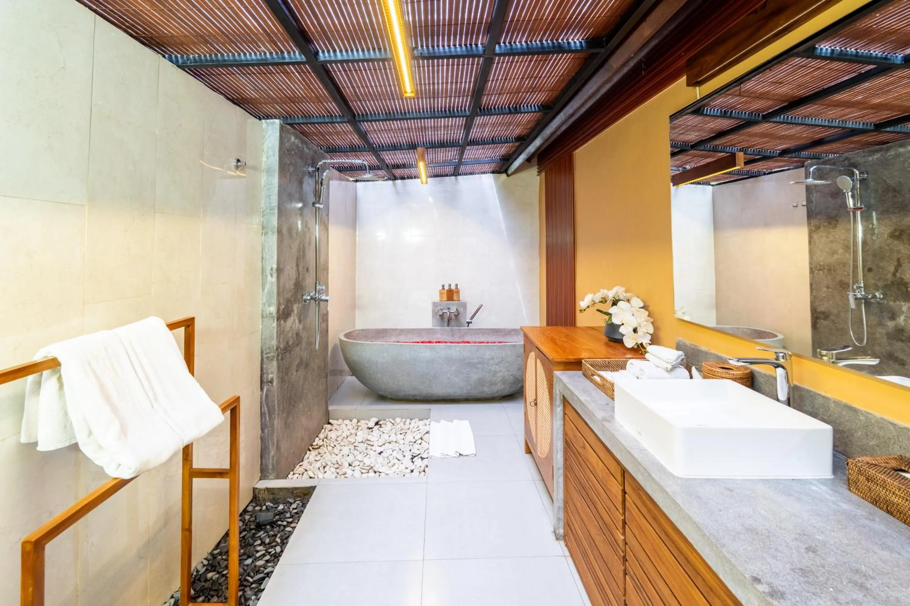 Bathroom, Bed in Samkhya Villas - Free 1x Floating Breakfast or Minibar